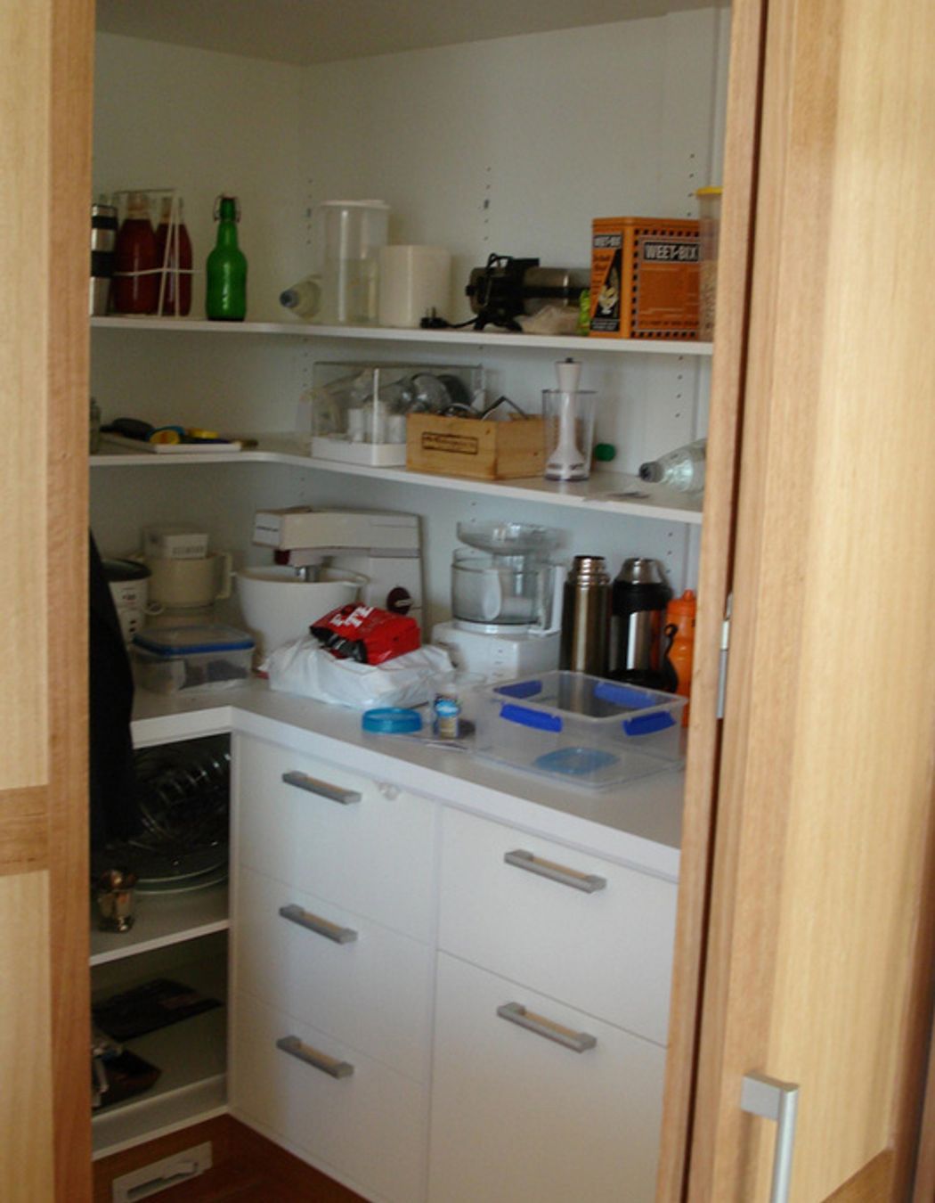 Lots of storage in the kitchen cupboard