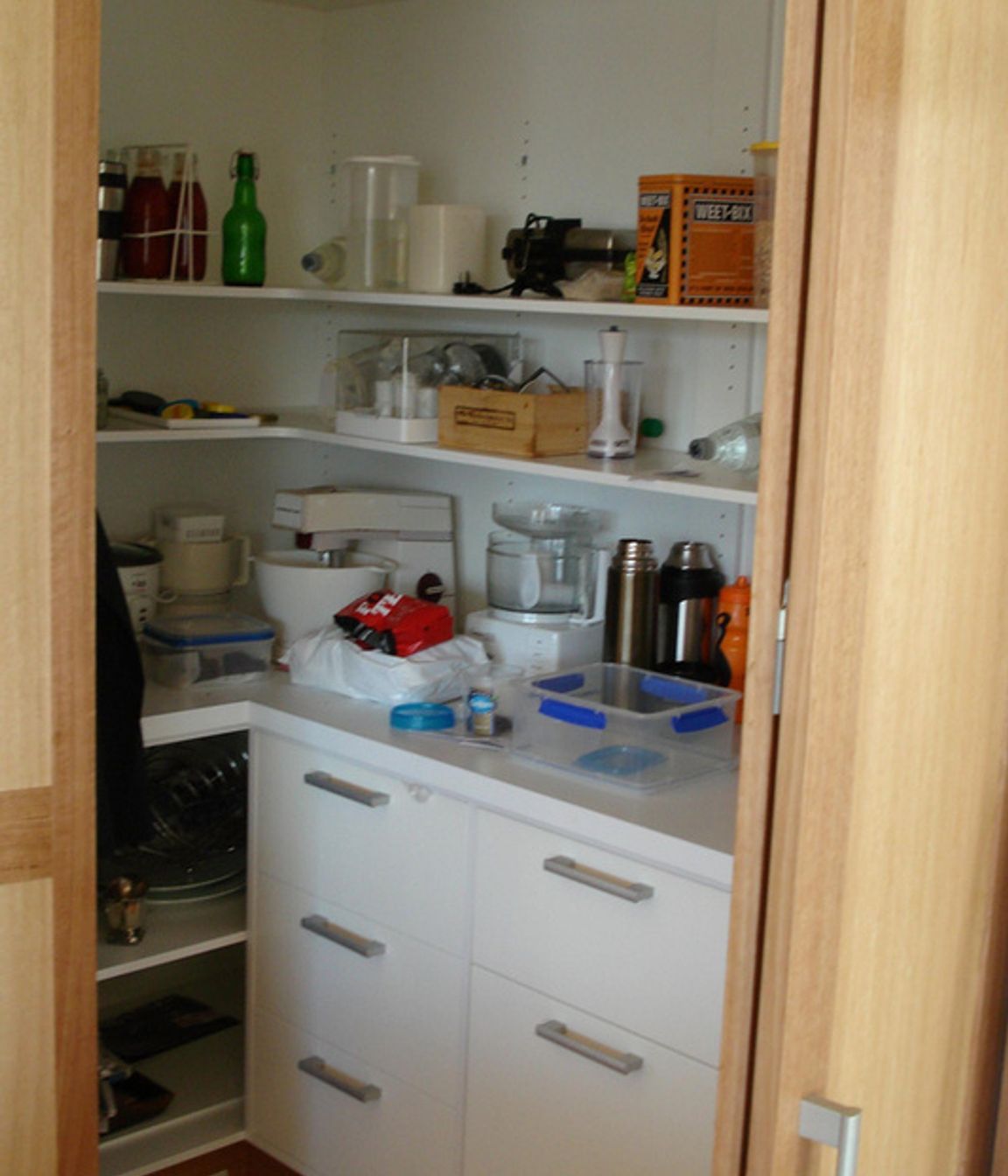 Lots of storage in the kitchen cupboard