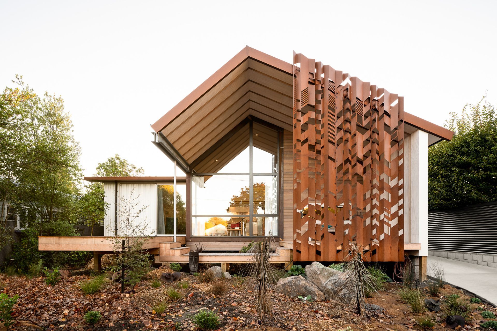 The bold shapes and sculptural lines of the front facade are combined with a simple material palette to show-stopping effect.