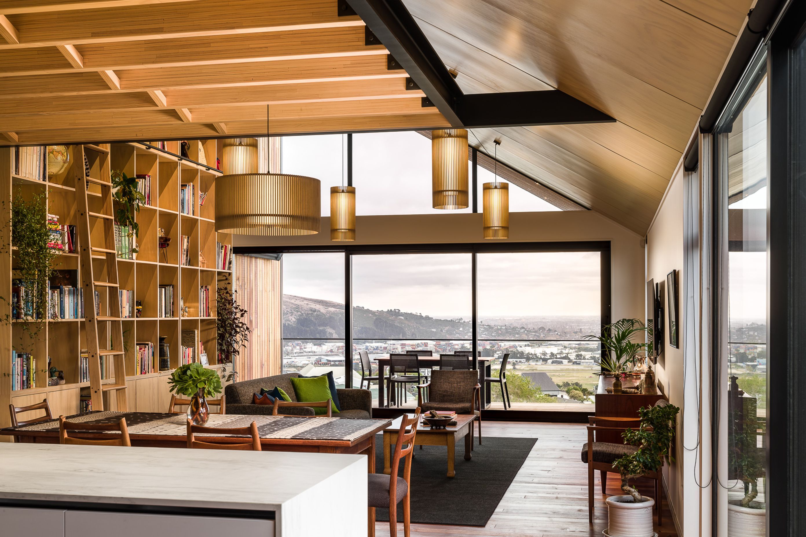 Expansive glazing on the west-facing facade opens the home to the wide-ranging view across the basin towards the Southern Alps.