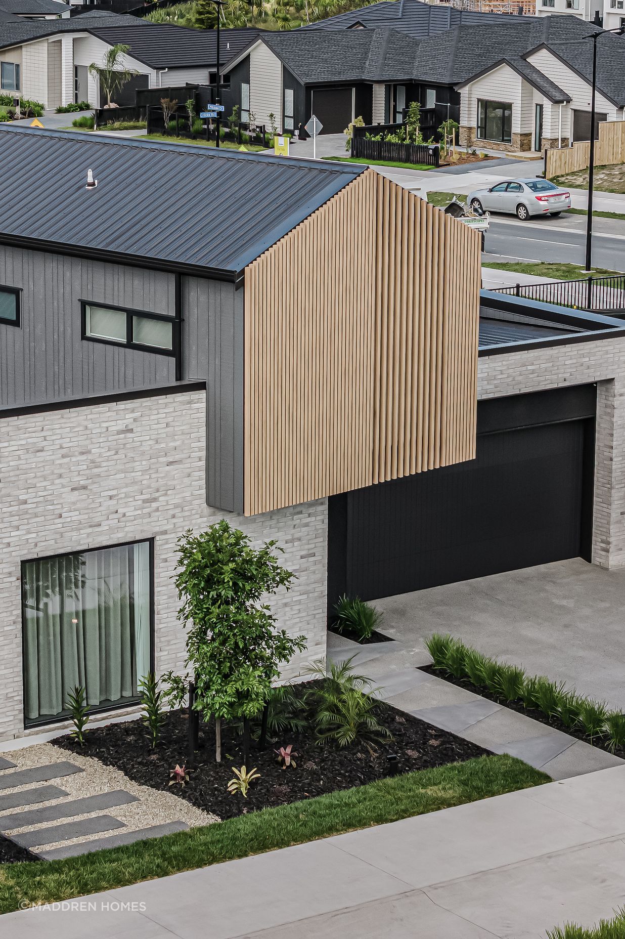 LL25003House-of-illusions-Maddren-004.jpg