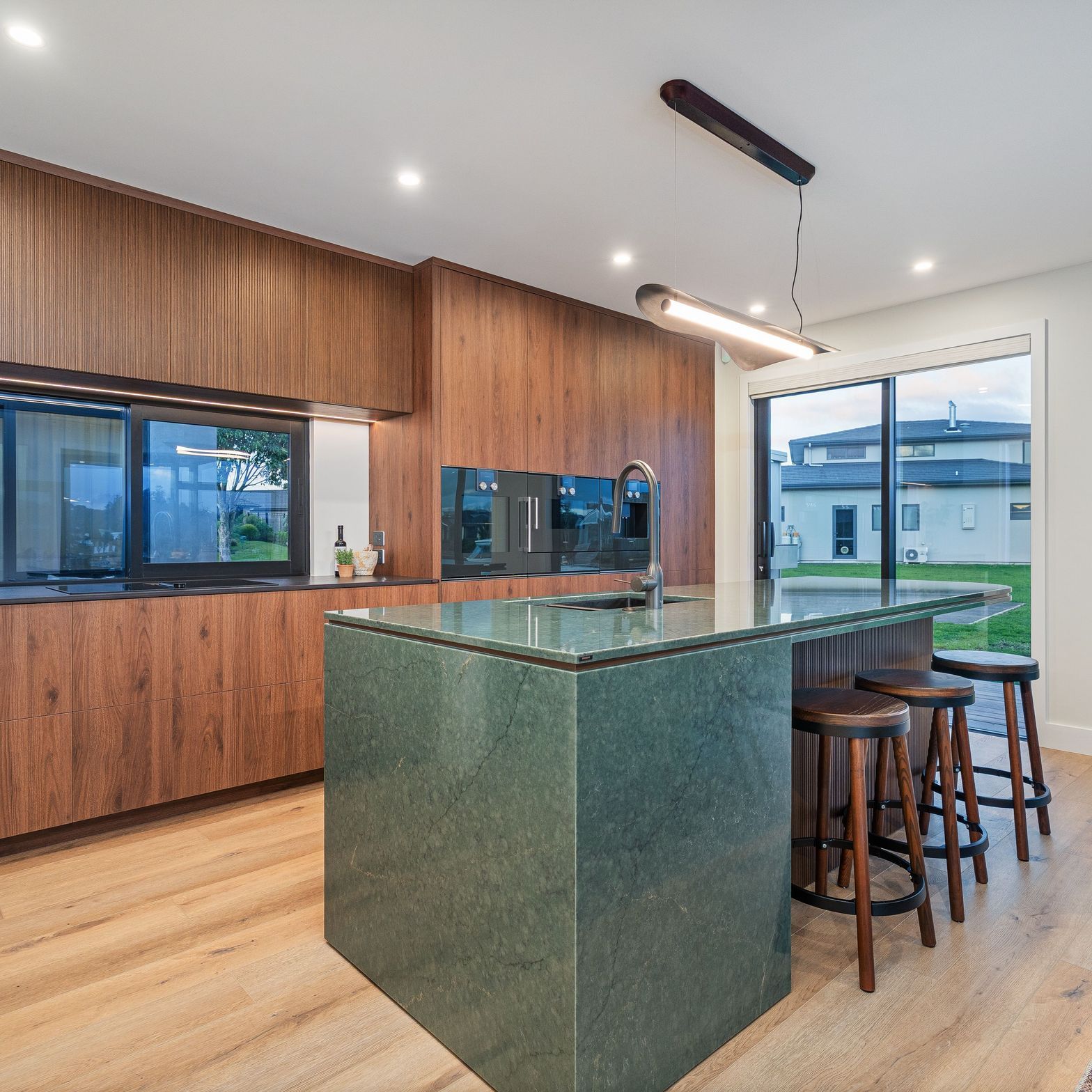 LMC2304LiuShowhome344-rs-v2.jpg