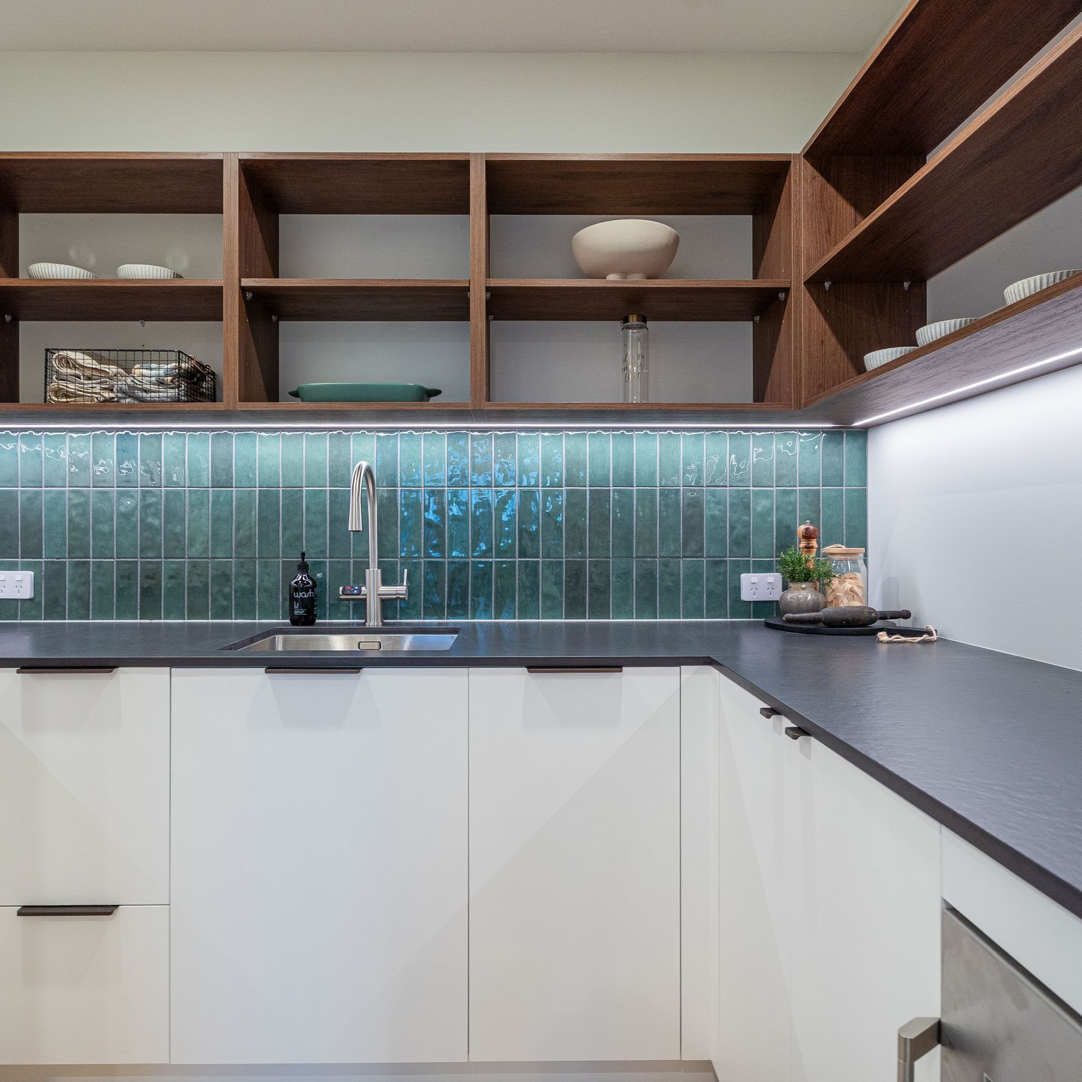 LMC2304LiuShowhome353-v2.jpg