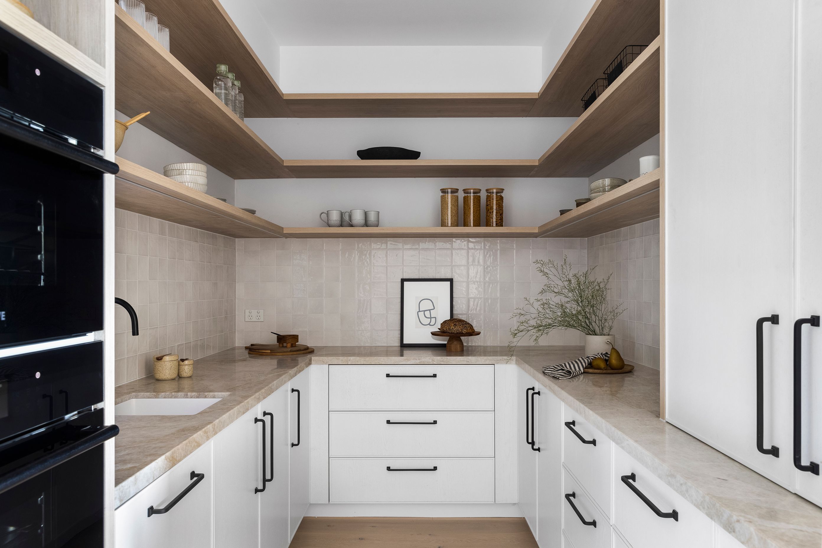 Lake-Boga-Residence-Butlers-Pantry.jpg