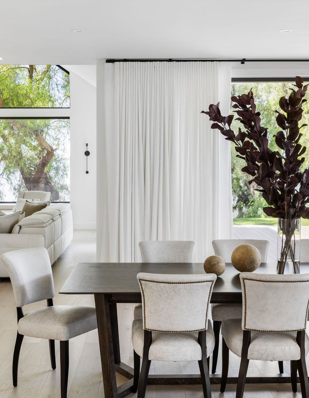 Lake-Boga-Residence-Dining.jpg