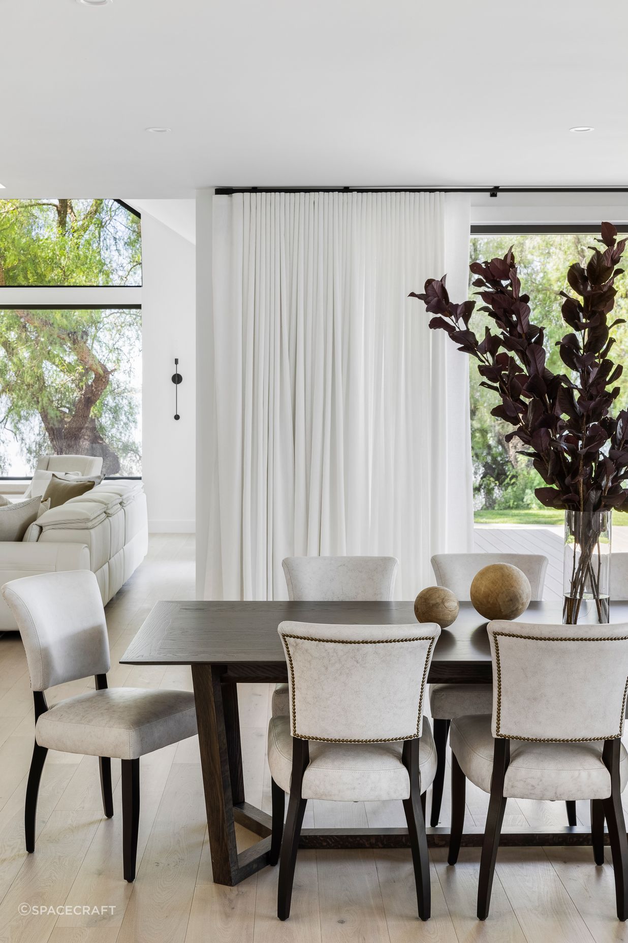 Lake-Boga-Residence-Dining.jpg
