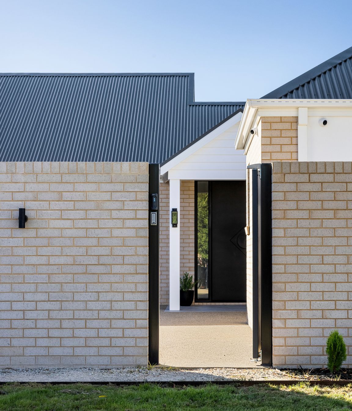 Lake-Boga-Residence-Gate.jpg