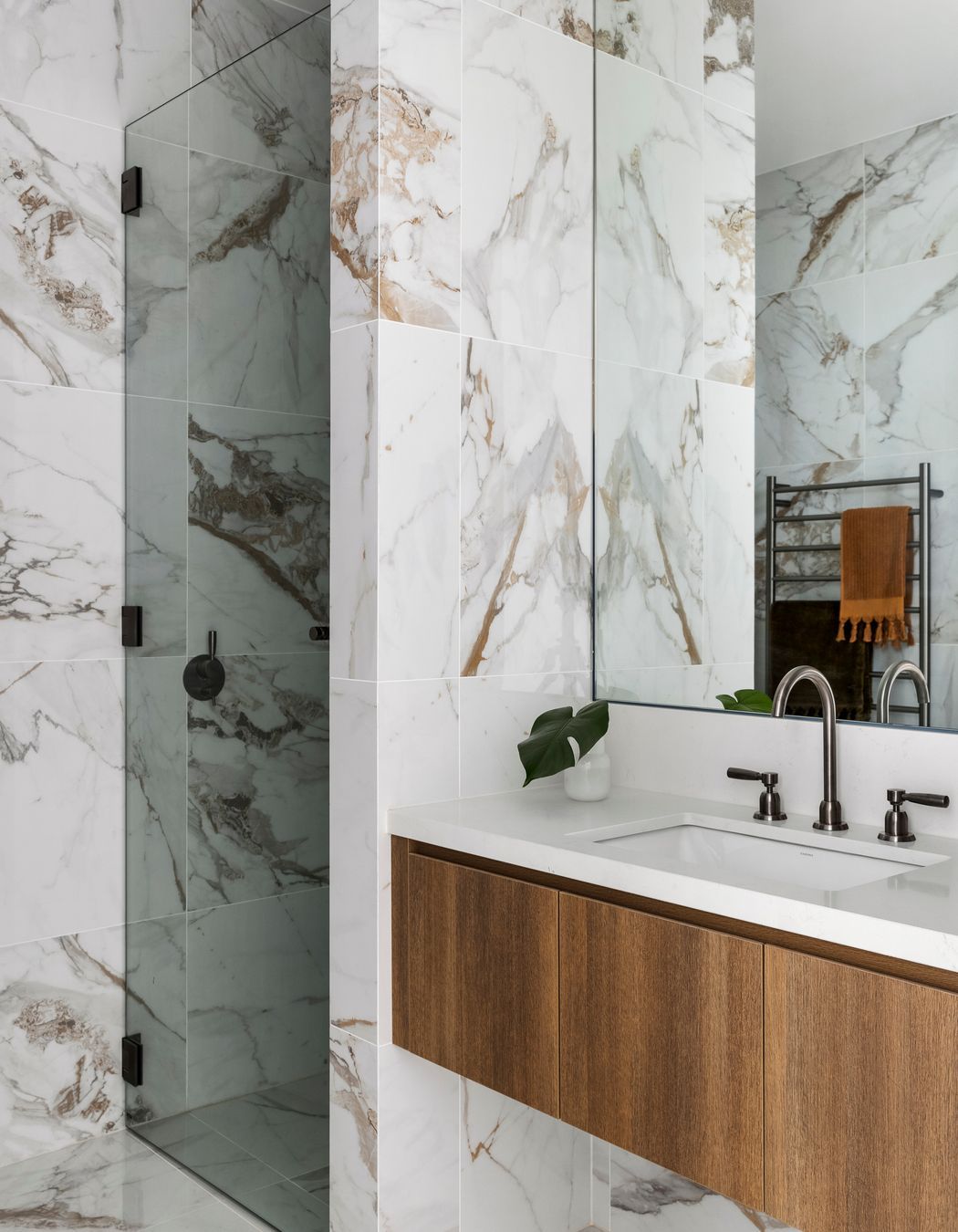 Lake-Boga-Residence-Guest-Bathroom.jpg