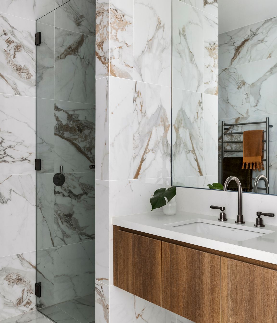 Lake-Boga-Residence-Guest-Bathroom.jpg
