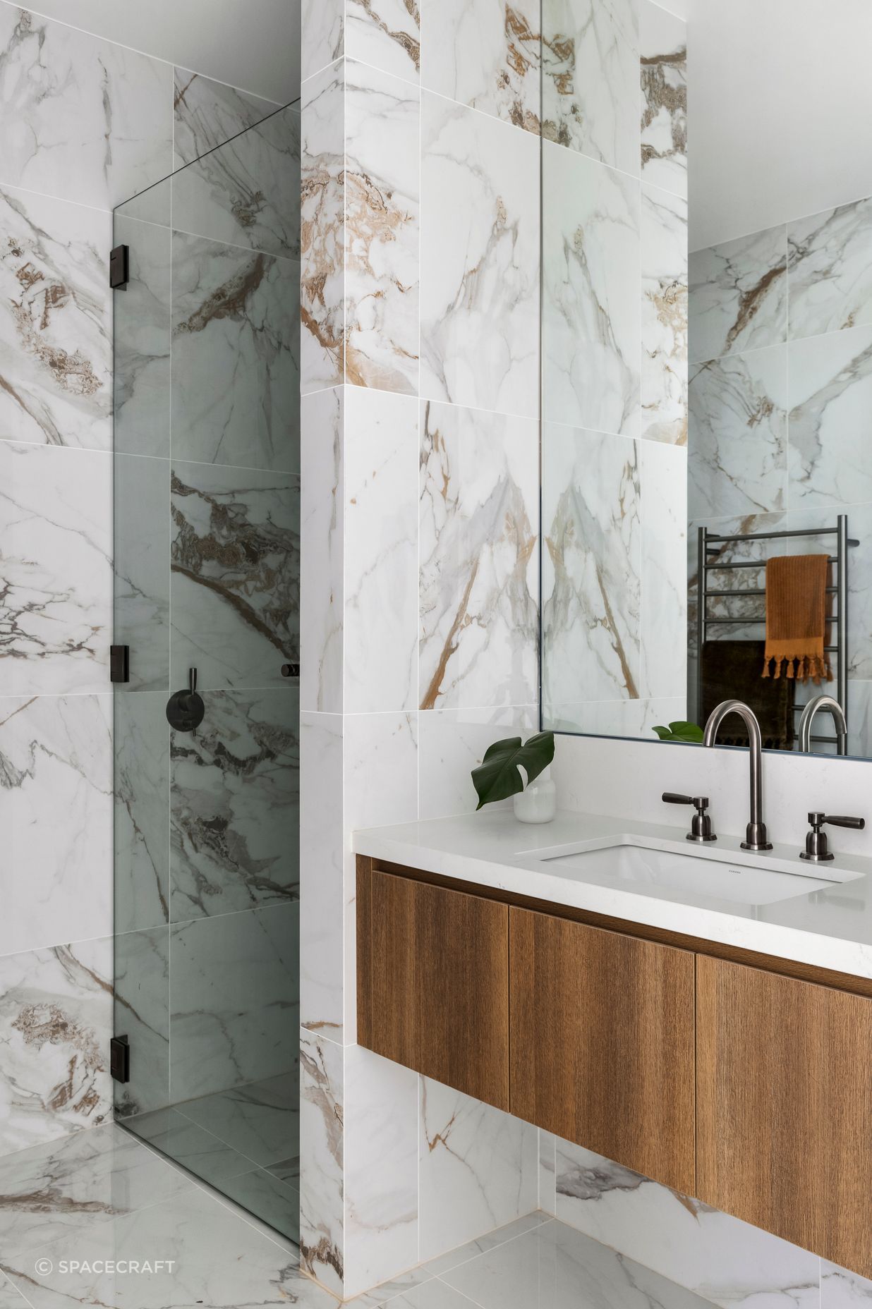 Lake-Boga-Residence-Guest-Bathroom.jpg