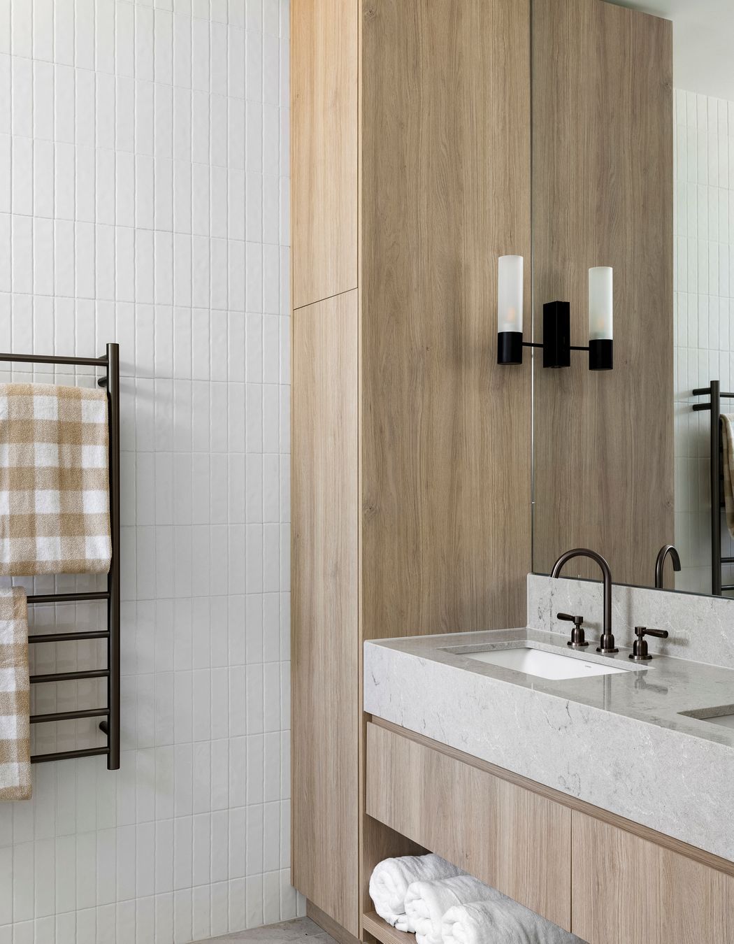 Lake-Boga-Residence-Guest-Ensuite.jpg