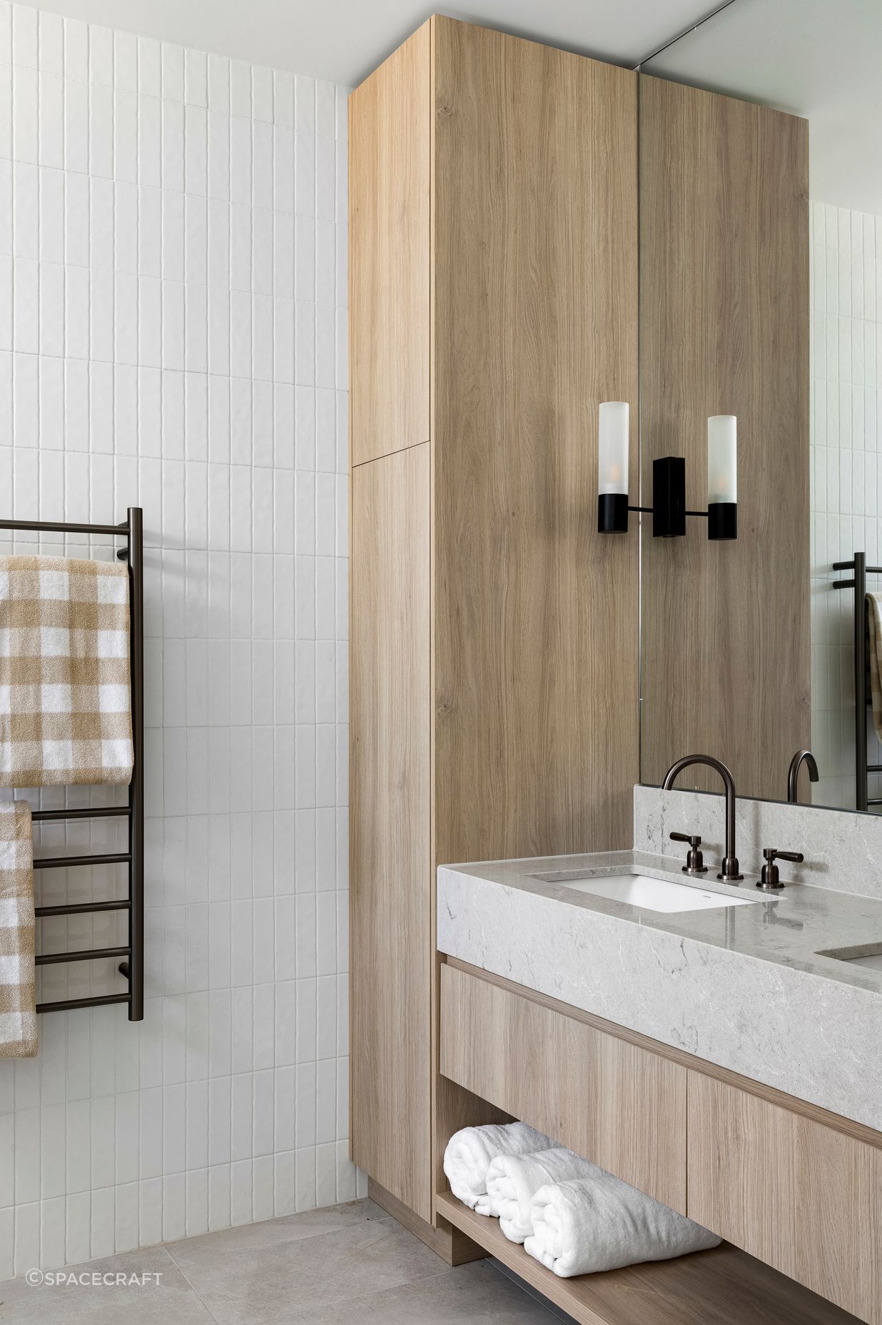 Lake-Boga-Residence-Guest-Ensuite.jpg