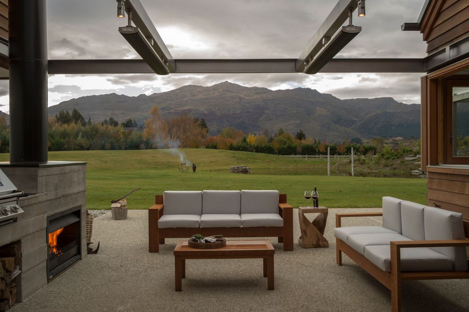 Hawthorn "Contemporary Farm" House