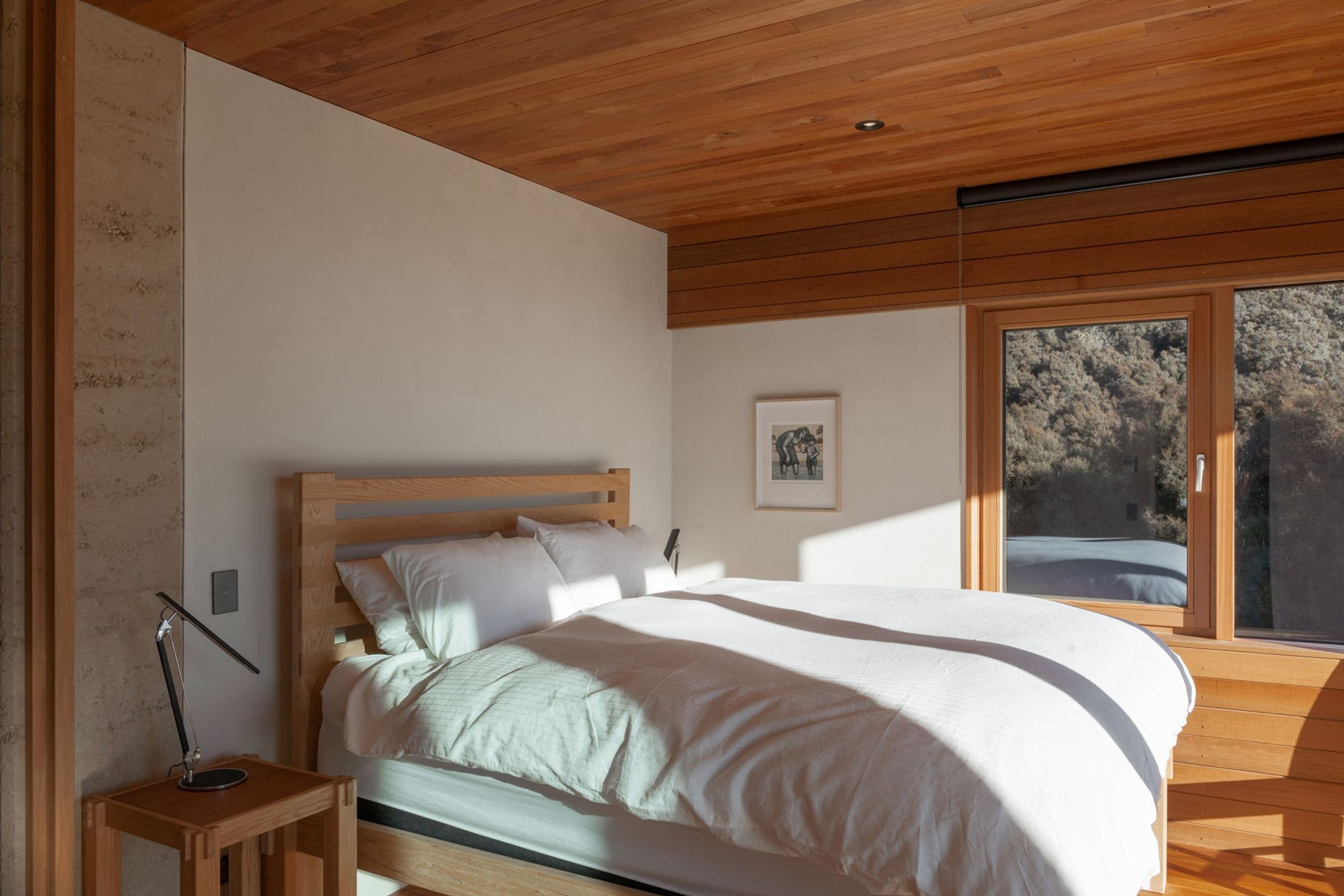 The main bedroom suite is contained within the lower form at the southern-most boundary of the home and like the rest of the home, features a very pared back, natural palette.