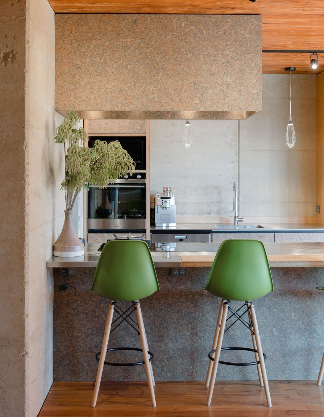 The strand board imparts a strong textural aesthetic that contrasts nicely with the rammed earth walls.