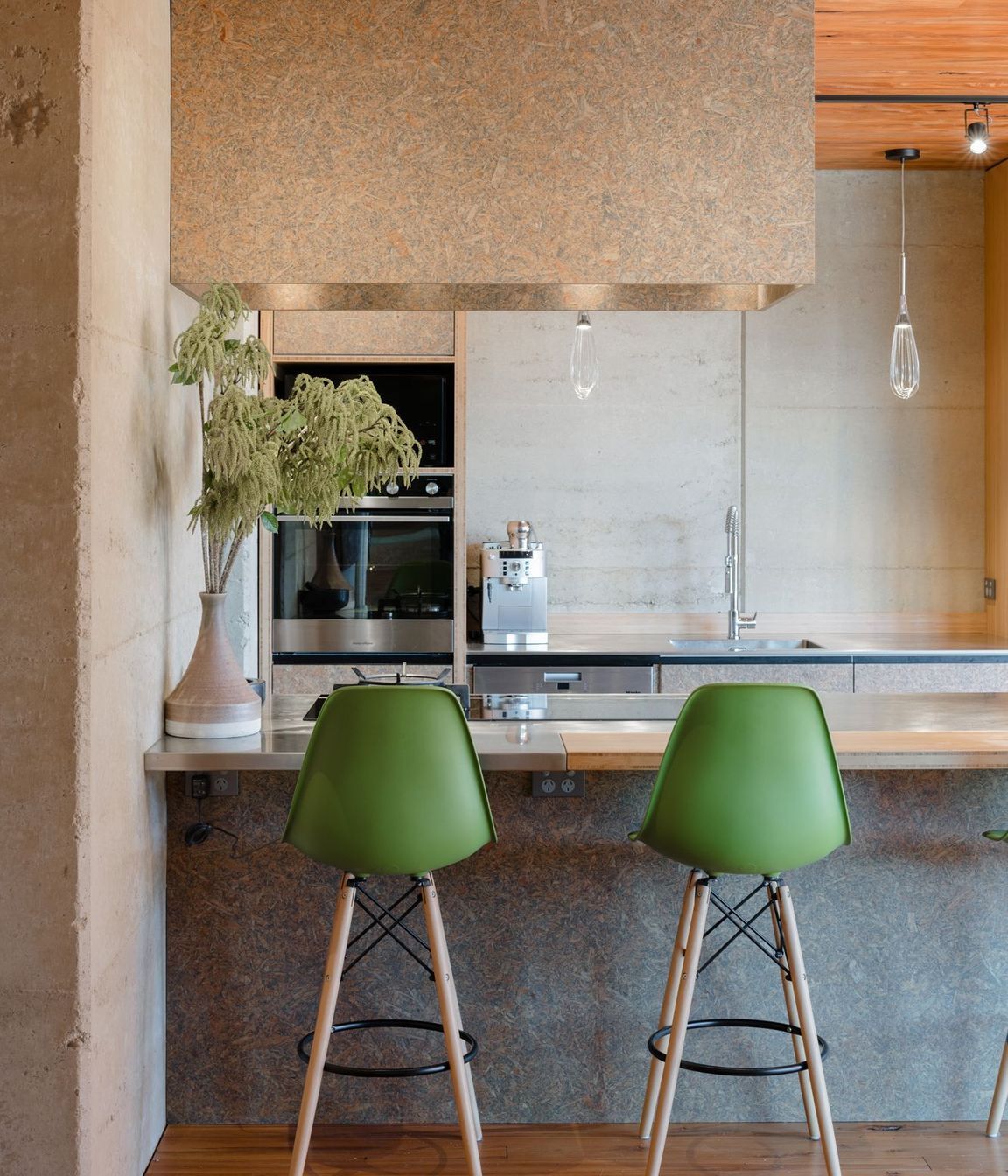 The strand board imparts a strong textural aesthetic that contrasts nicely with the rammed earth walls.