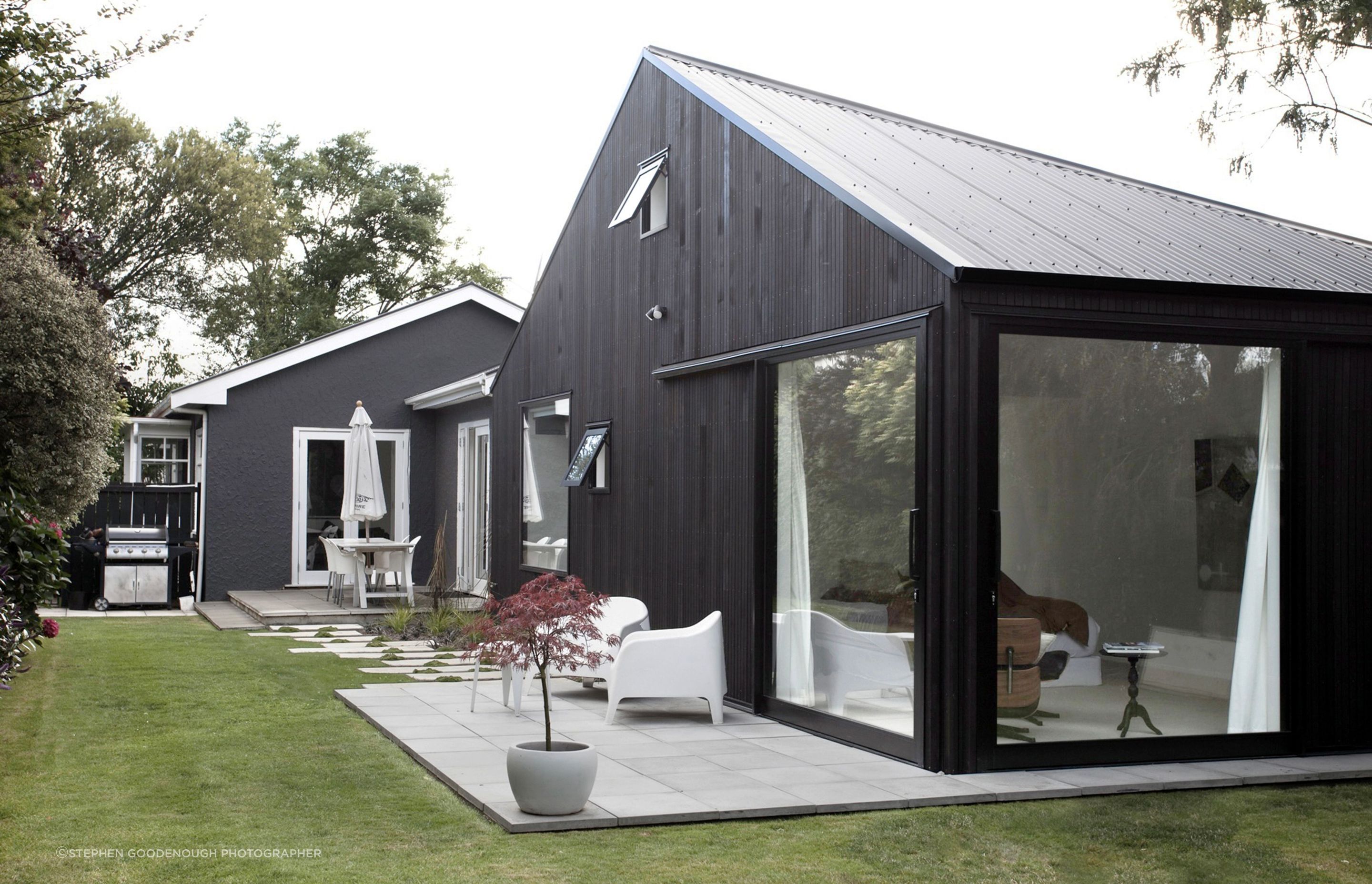 Mullet-House-Exterior-from-Lawn-Katrina-Anderson-v3.jpg