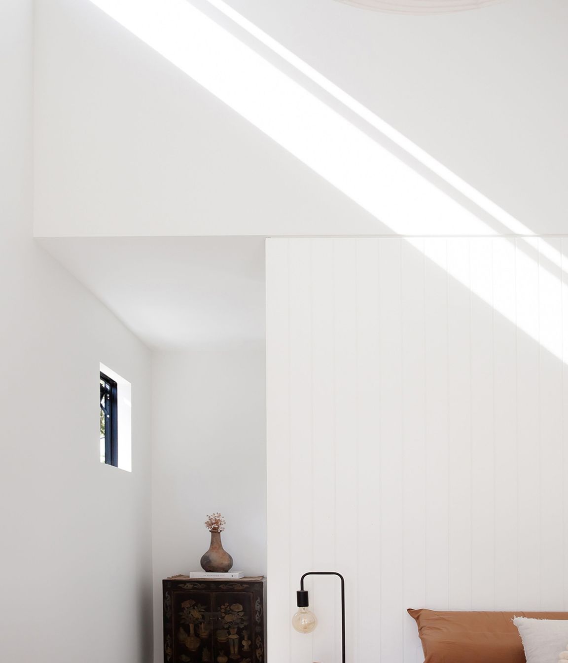 Mullet-House-Primary-Bedroom-Sunlight-Katrina-Anderson.jpg