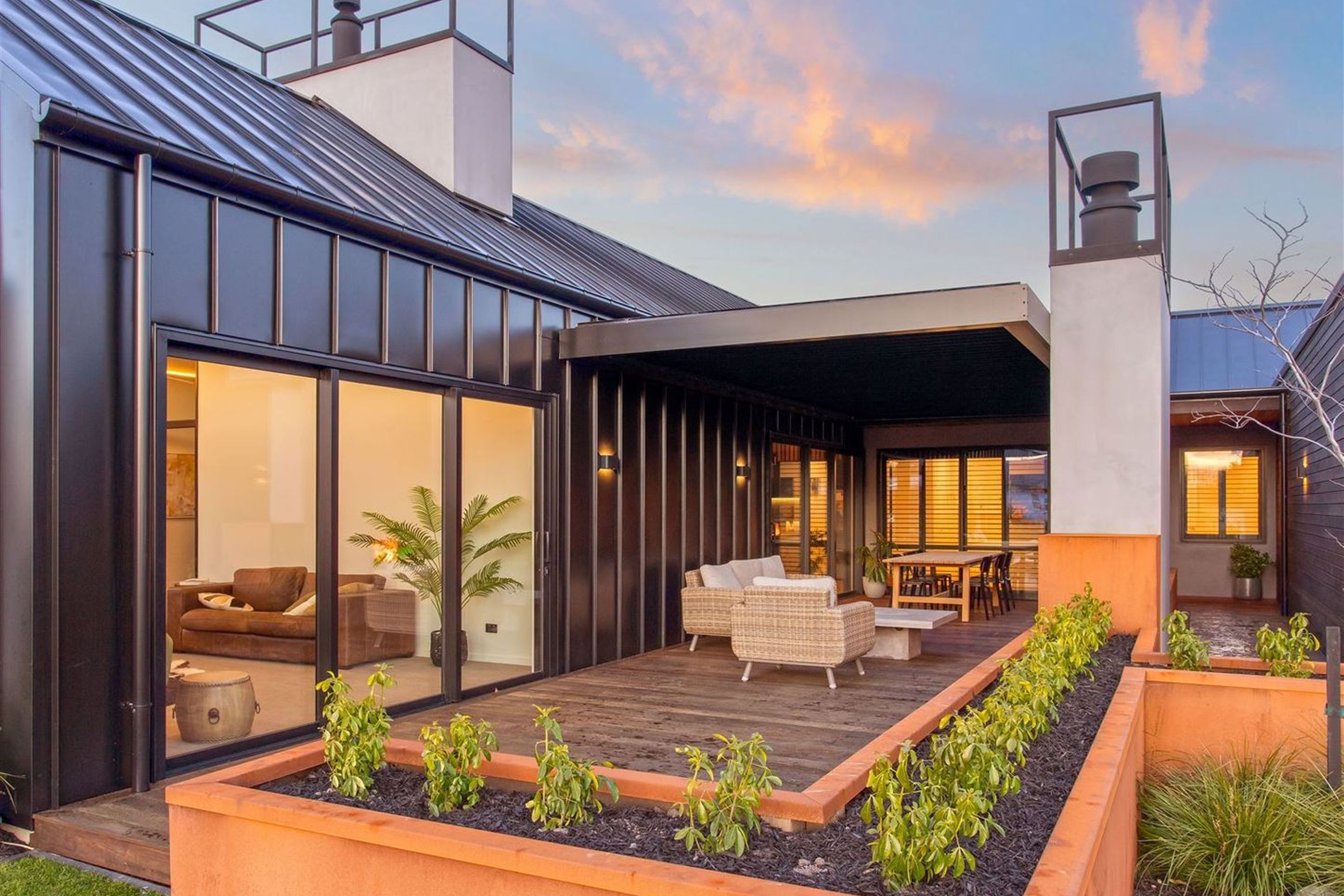 OUTDOOR-LIVING.jpg