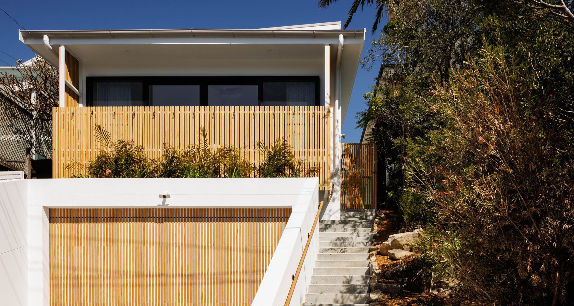 Undercliffe St | Dee Why banner
