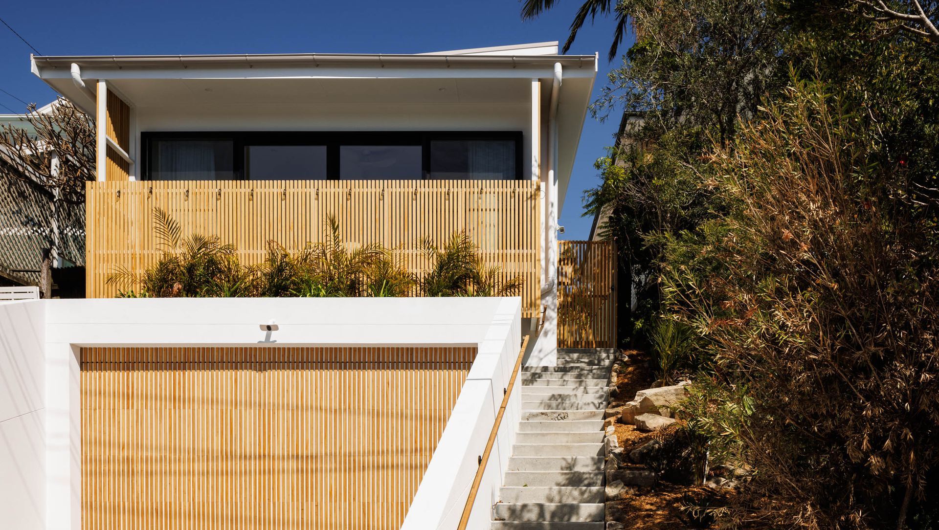 Undercliffe St | Dee Why banner