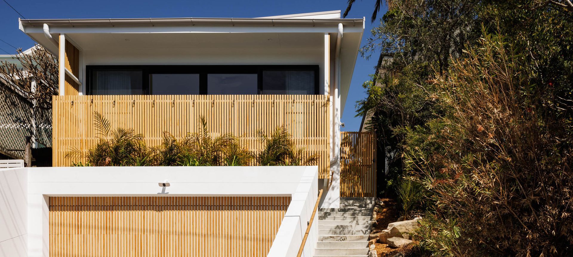 Undercliffe St | Dee Why banner