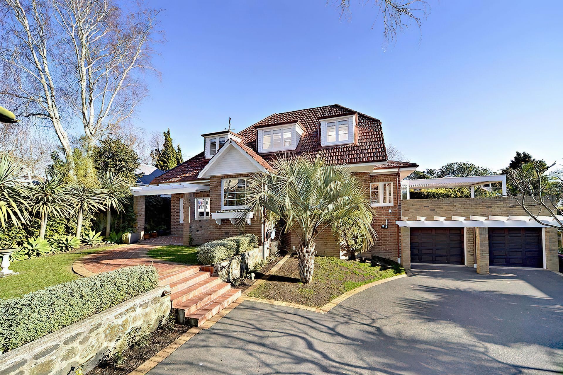 Arts &amp; Crafts House