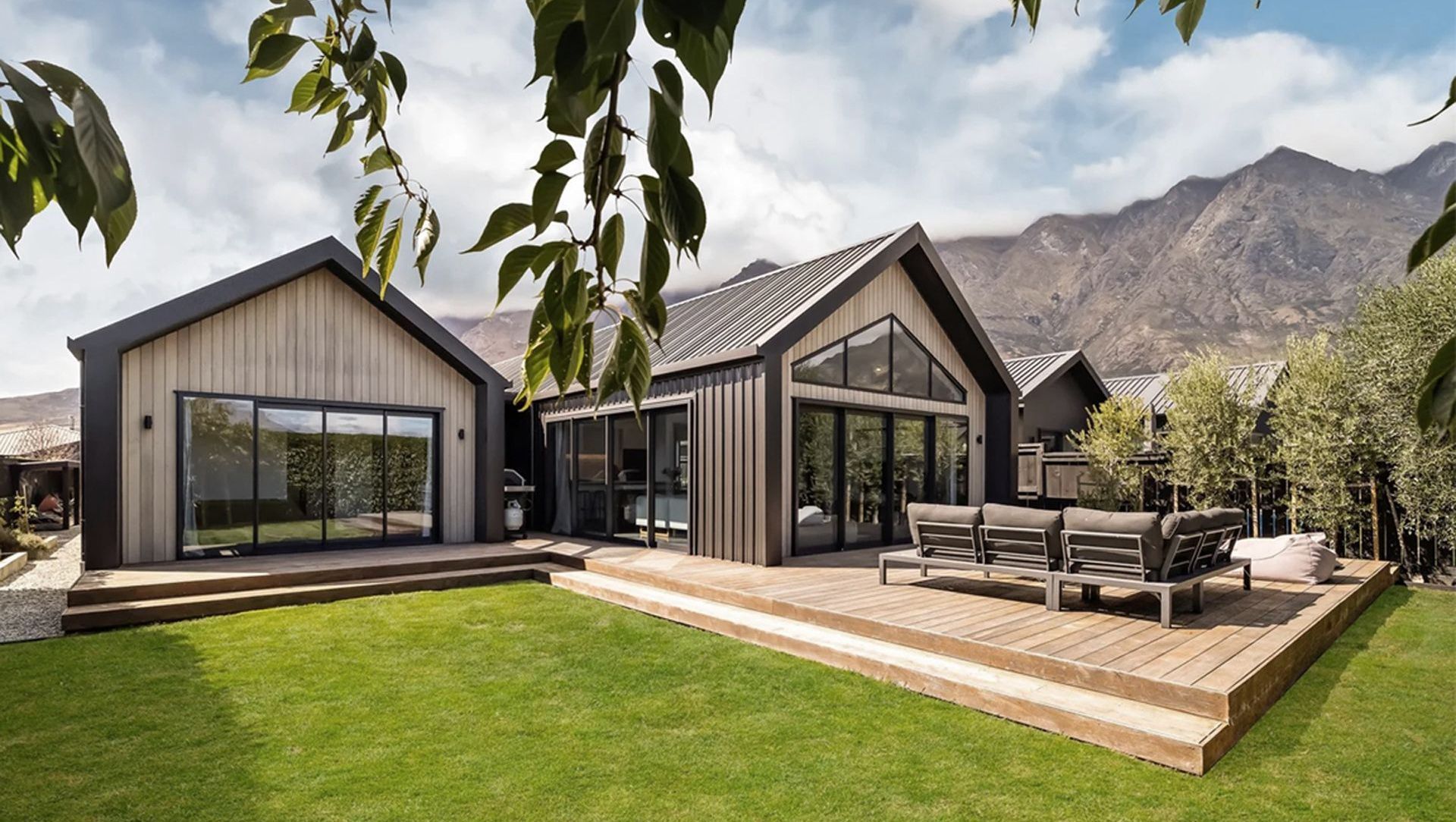 Queenstown New Build banner