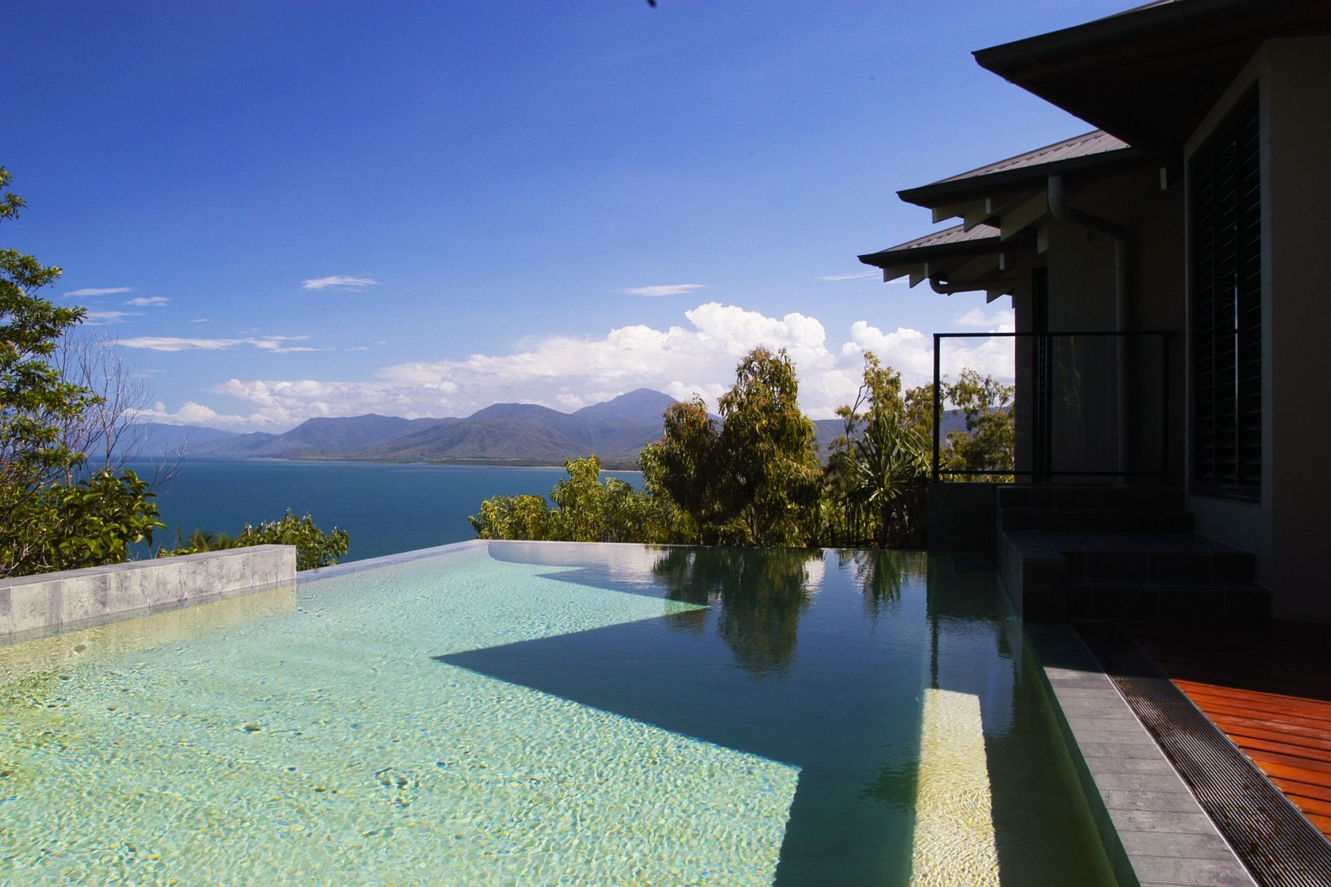 Island Point Residence