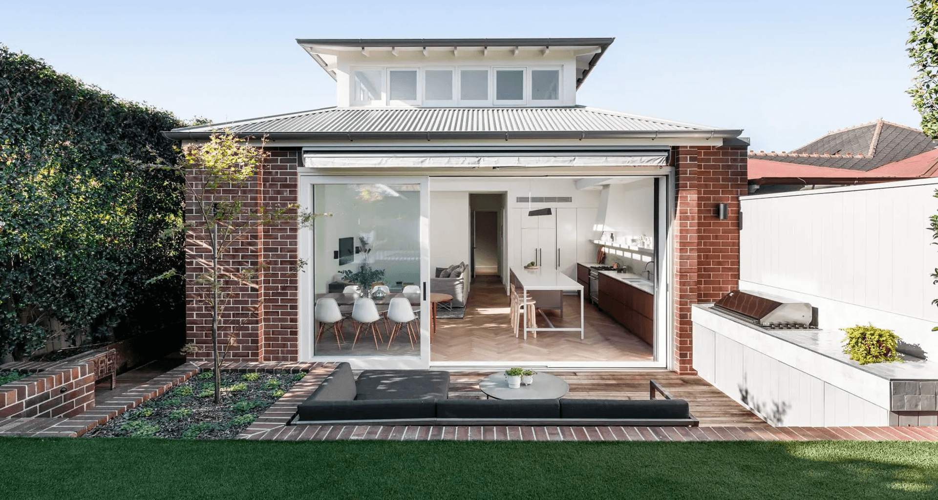 Tavira Limestone Alfresco | Bayside Built | Weir Phillips Architect