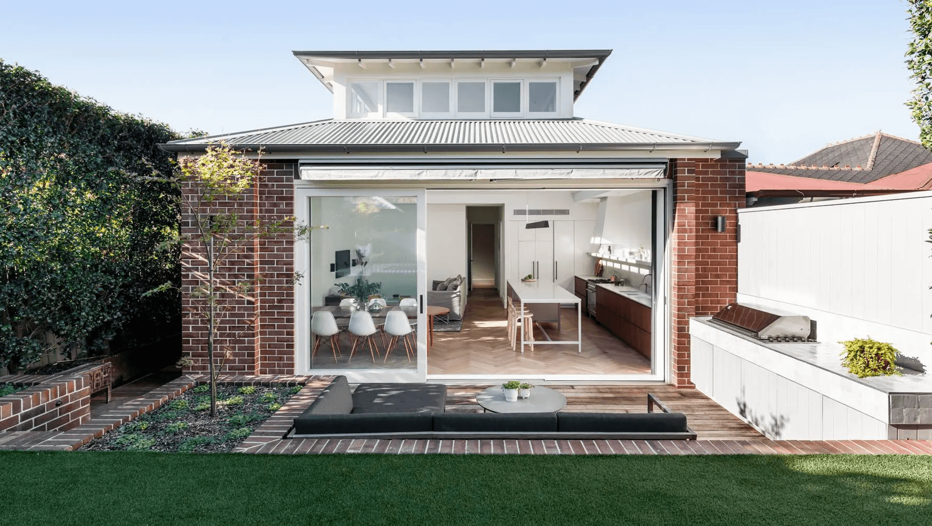 Tavira Limestone Alfresco | Bayside Built | Weir Phillips Architect