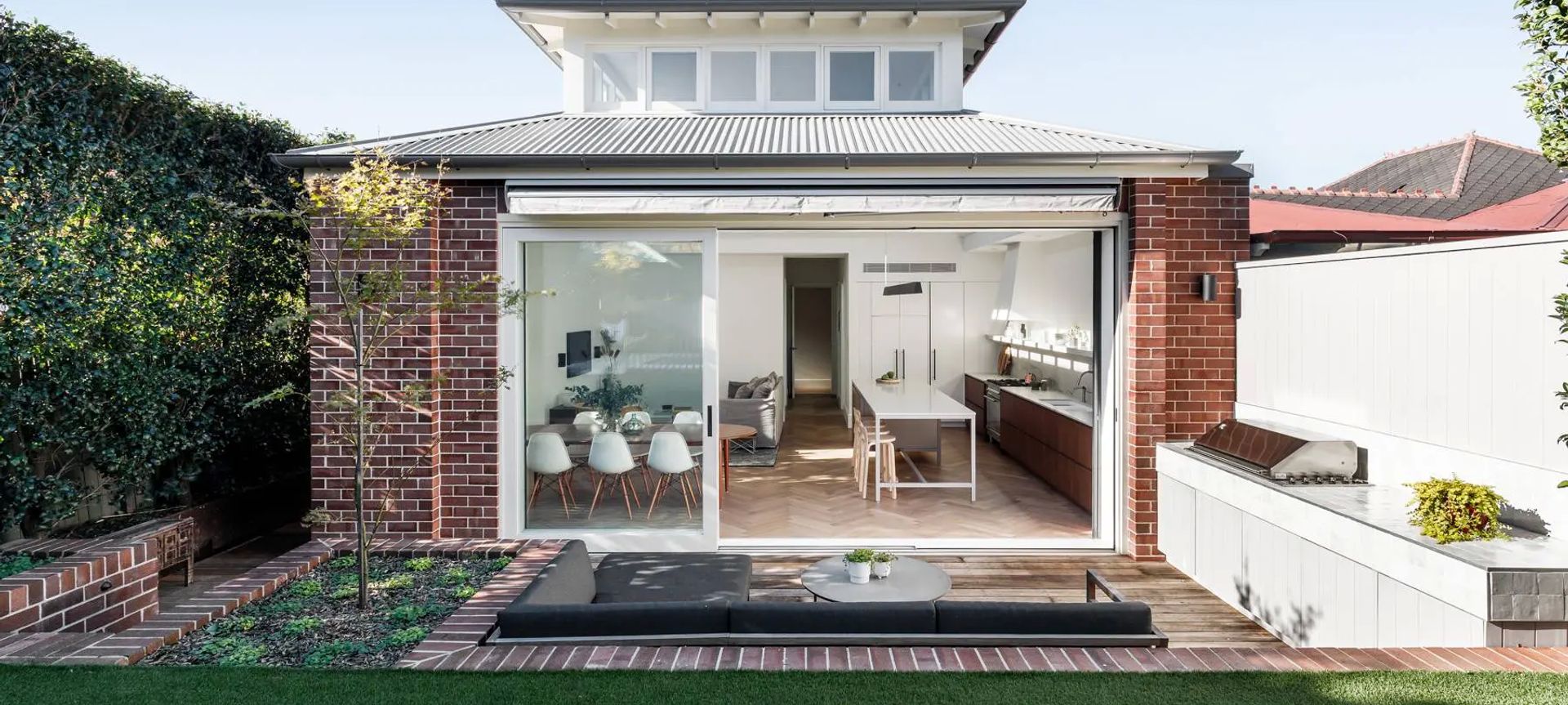 Tavira Limestone Alfresco | Bayside Built | Weir Phillips Architect