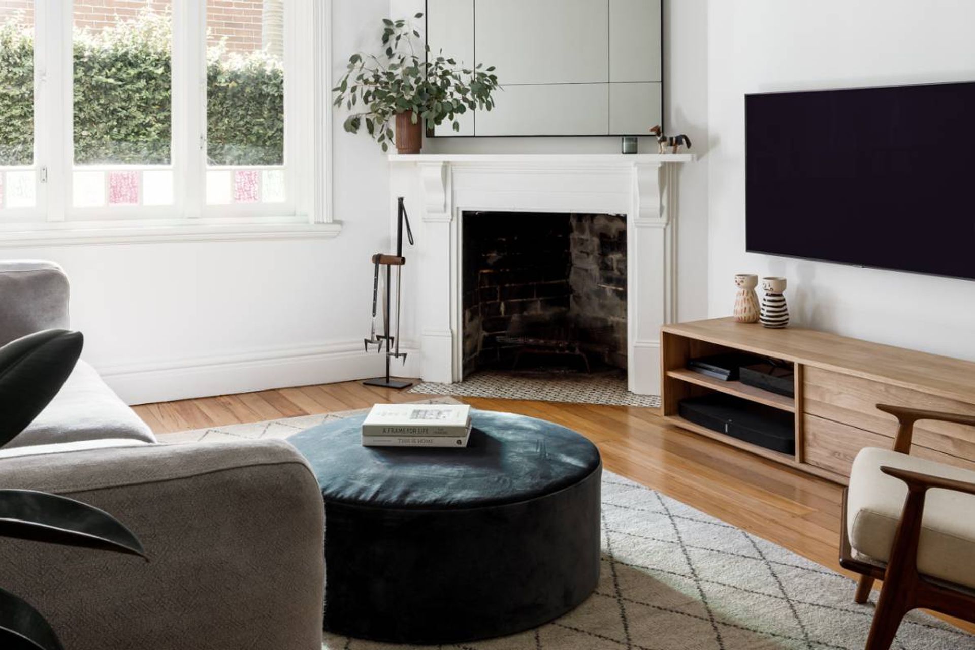 Tavira Limestone Alfresco | Bayside Built | Weir Phillips Architect