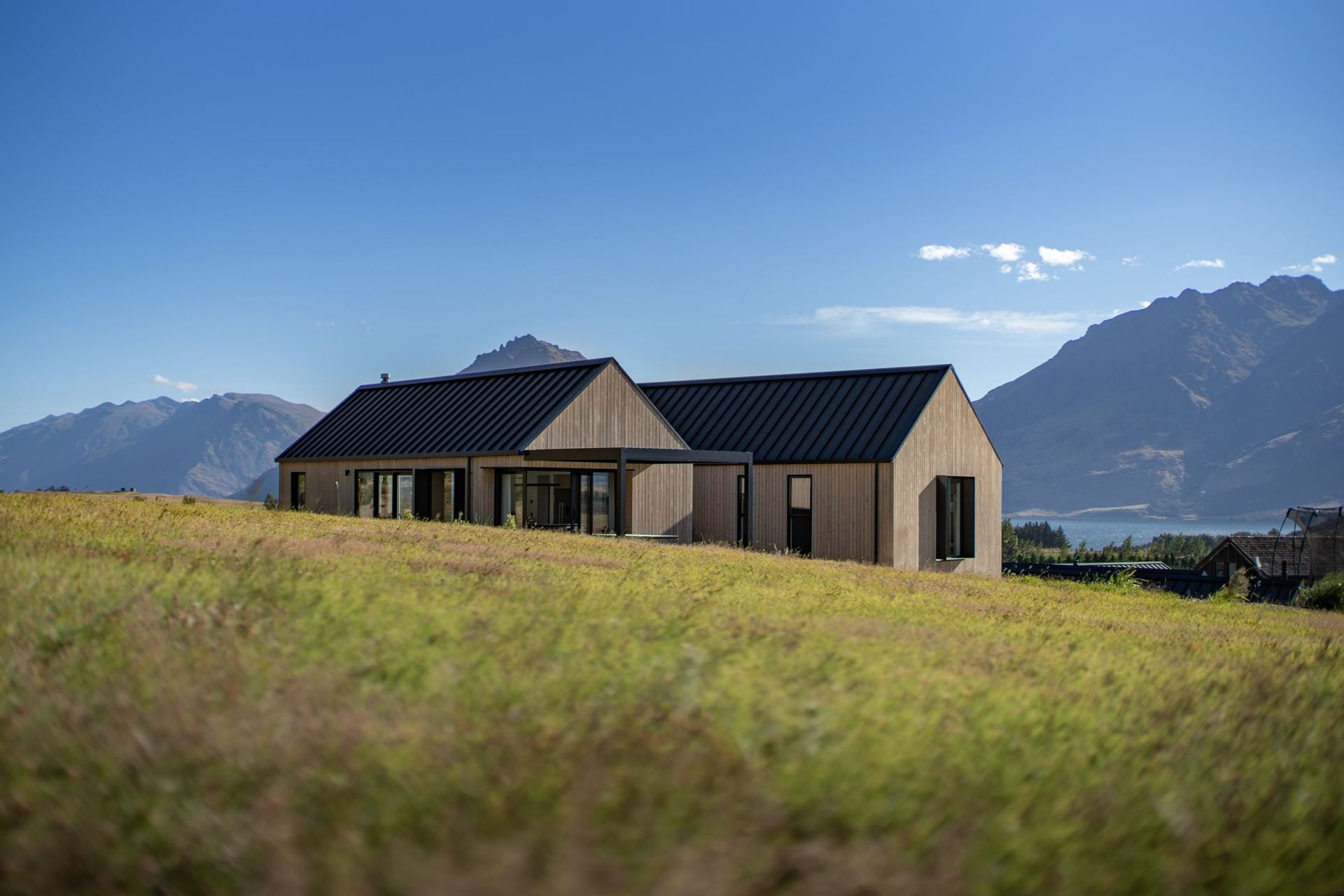 Beyond the property, peaks of Lake Wakatipu can be seen.
