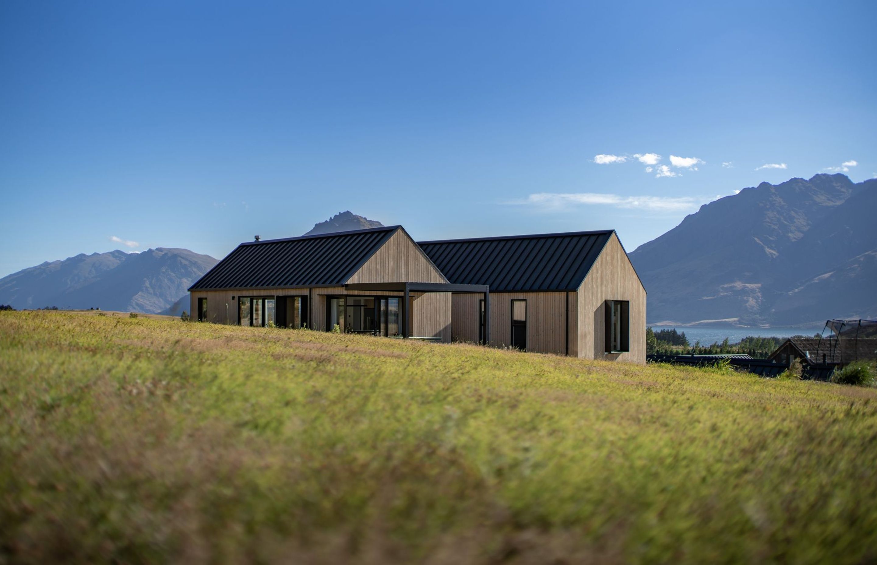 Beyond the property, peaks of Lake Wakatipu can be seen.