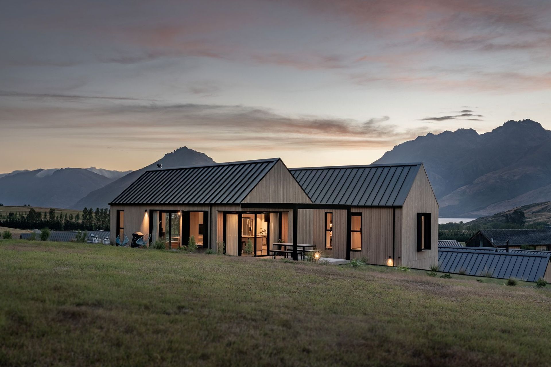 The dark metal tray roofing provides a simple and linear finish that enhances the lines of the home.