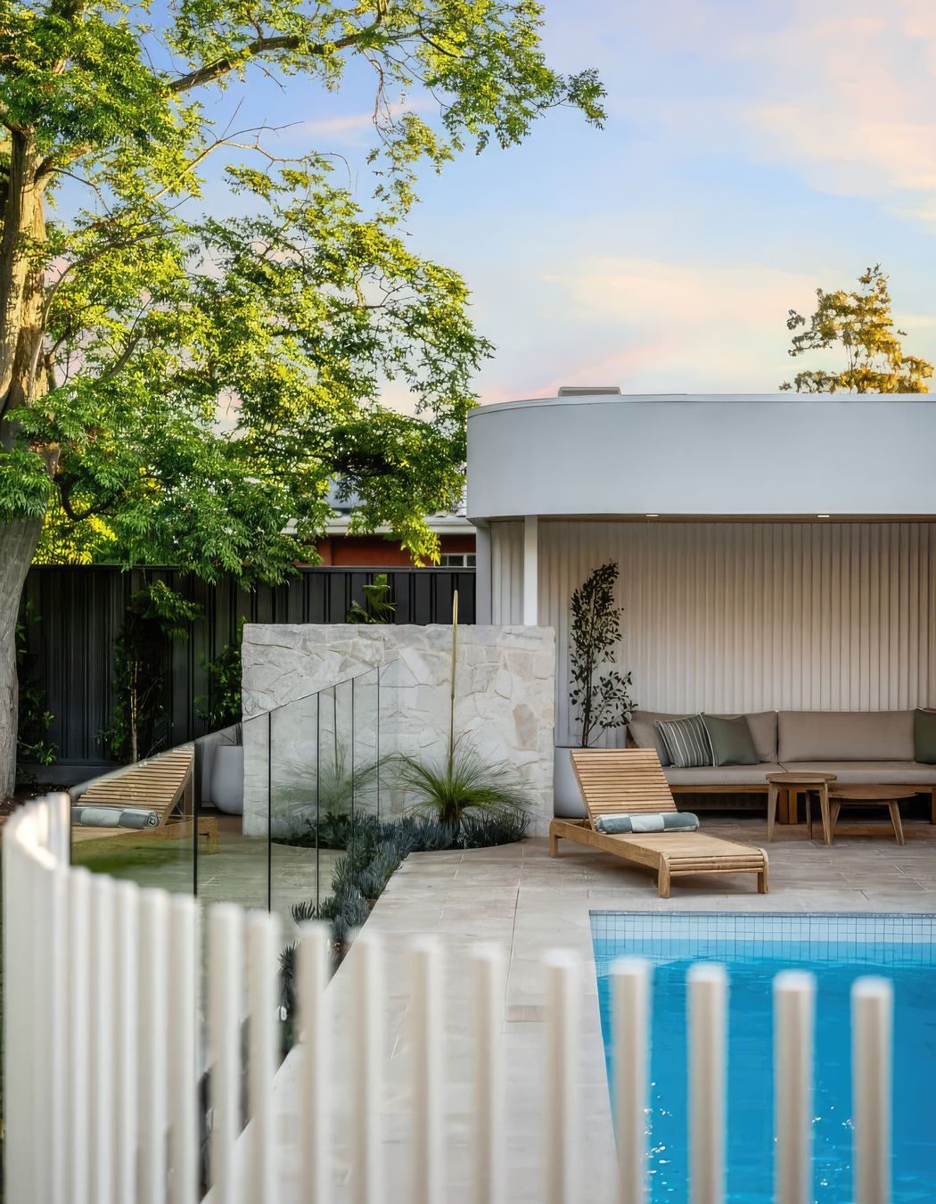 ScaledFISK-Backyard-28AAussieUnderCover-768x1152-standard-scale-300x.jpg