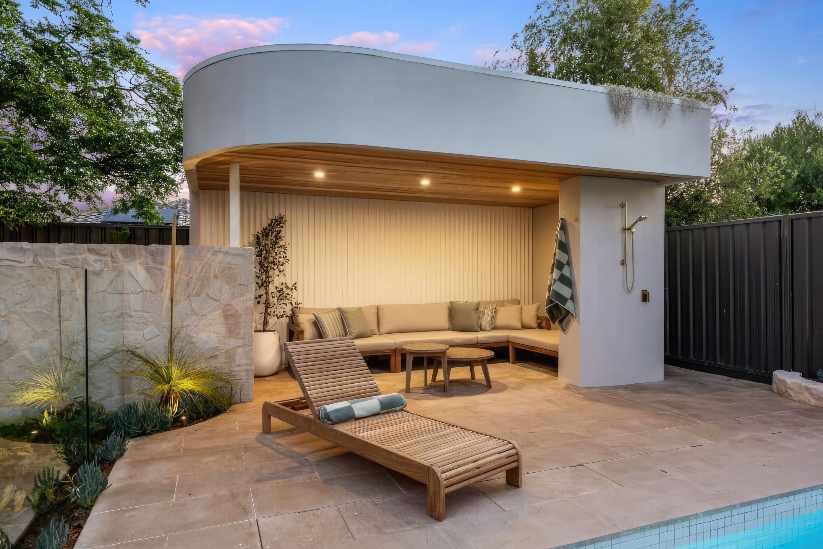 ScaledFISK-Backyard-31AAussieUnderCover-1024x683-standard-scale-300x-v3.jpg