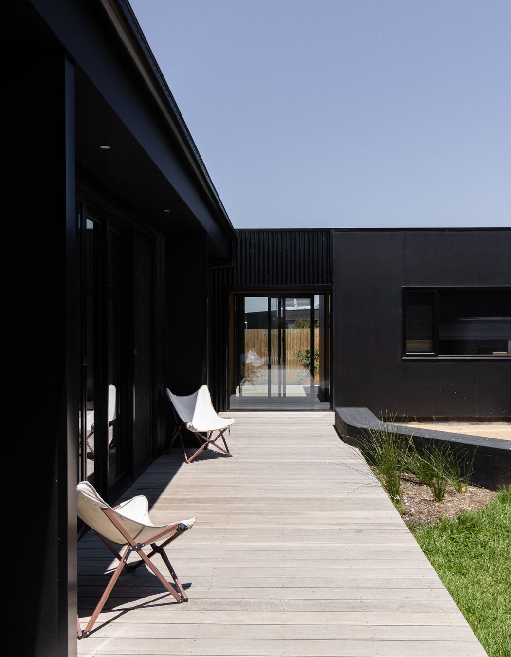 The-Good-Day-House-Al-and-Imo-Landscape-Design-by-Simon-Taylor-Native-Australian-Garden-Torquay-Surf-Coast-Australia-Taylor-04.jpg