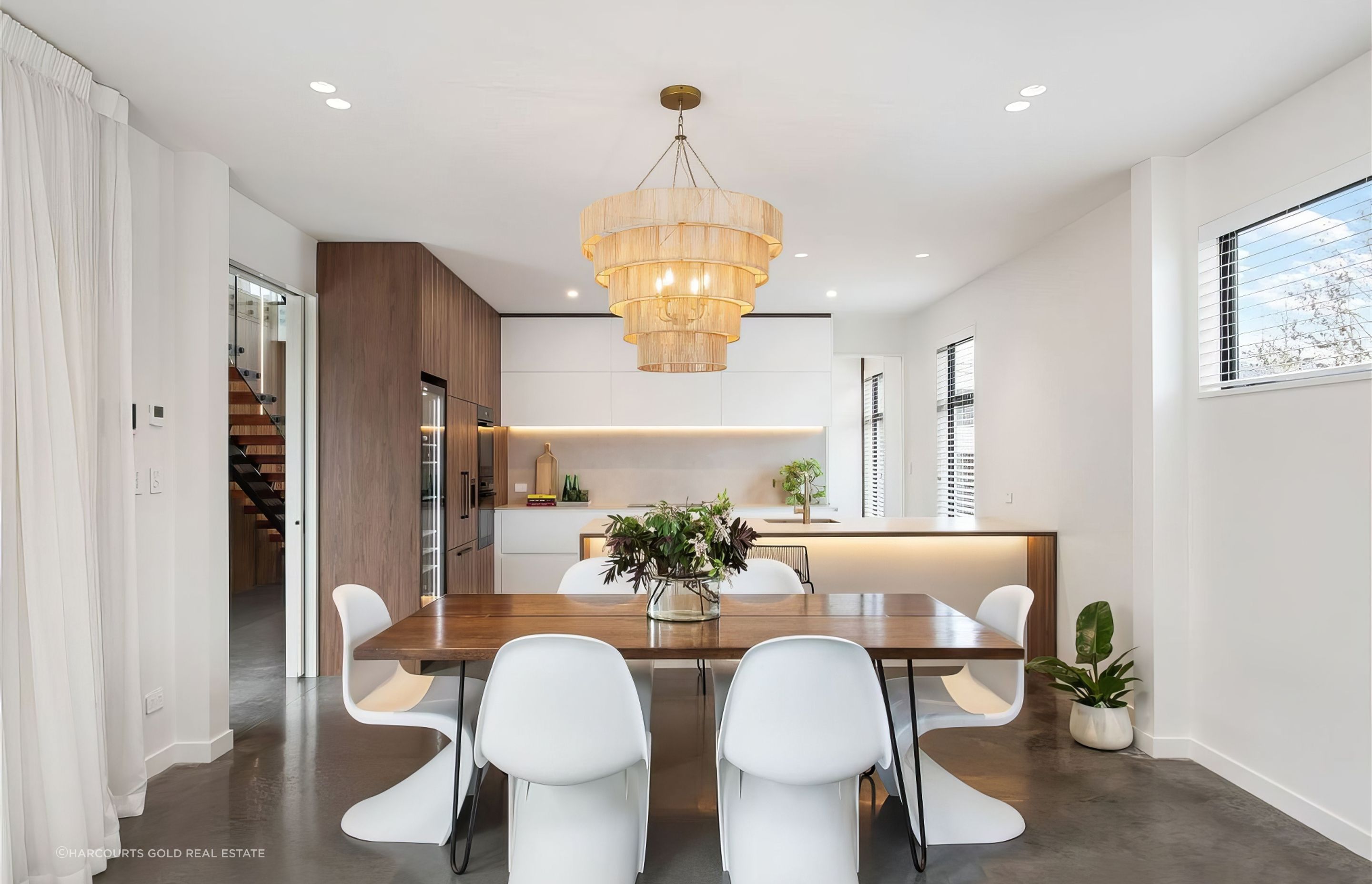 Tui-street-dining-standard-v2-14x.jpeg