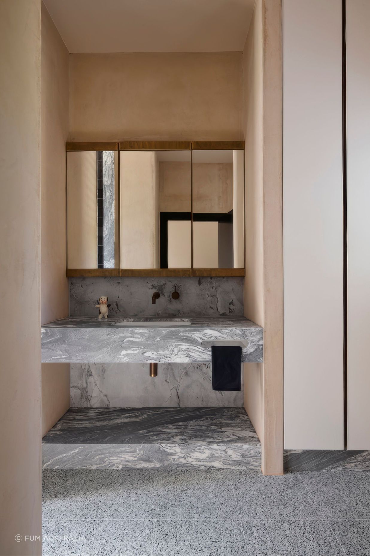Vaticano-marble-5-gigapixel-high-fidelity-v2-2000w.jpeg