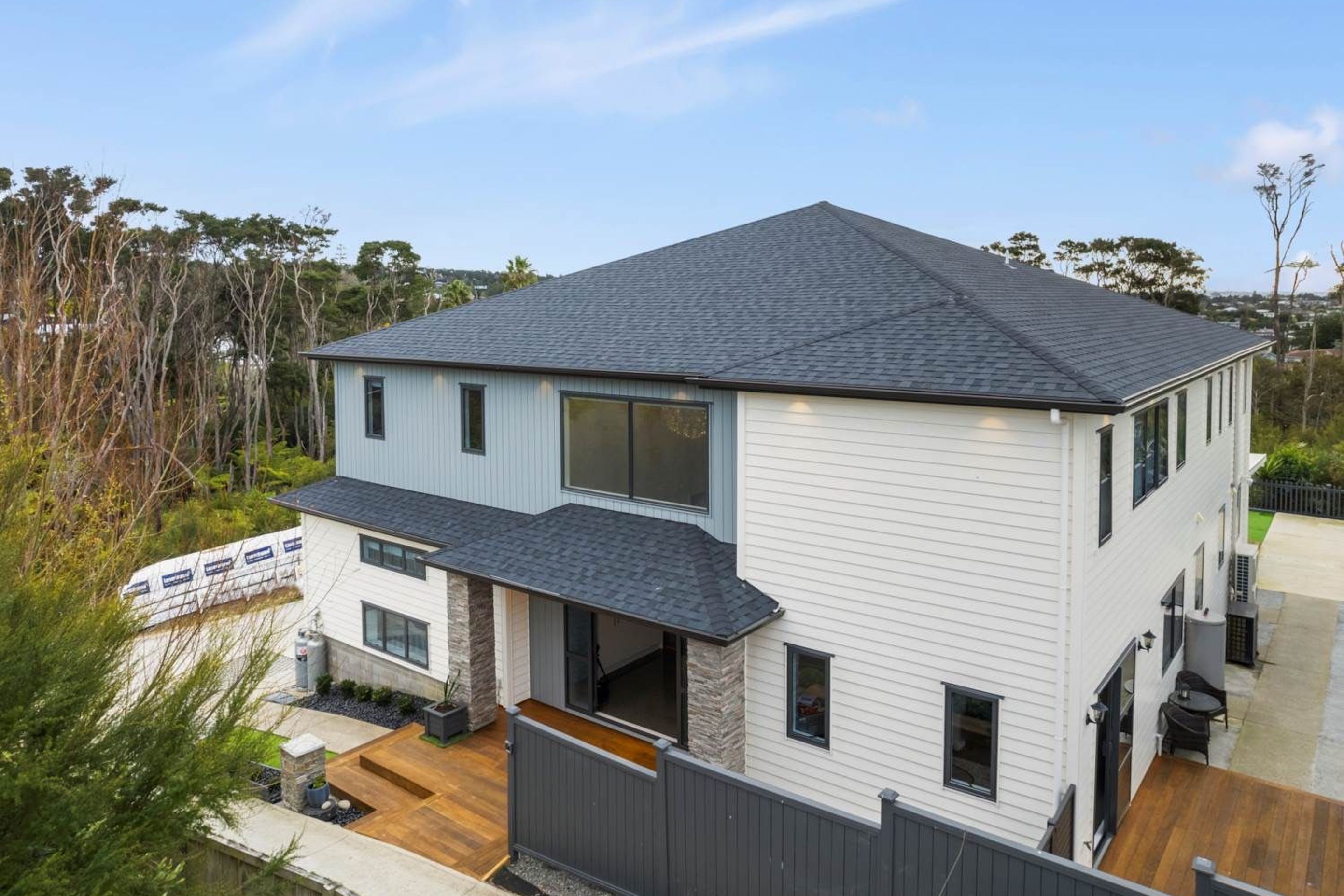 Happeace Lane, Titirangi