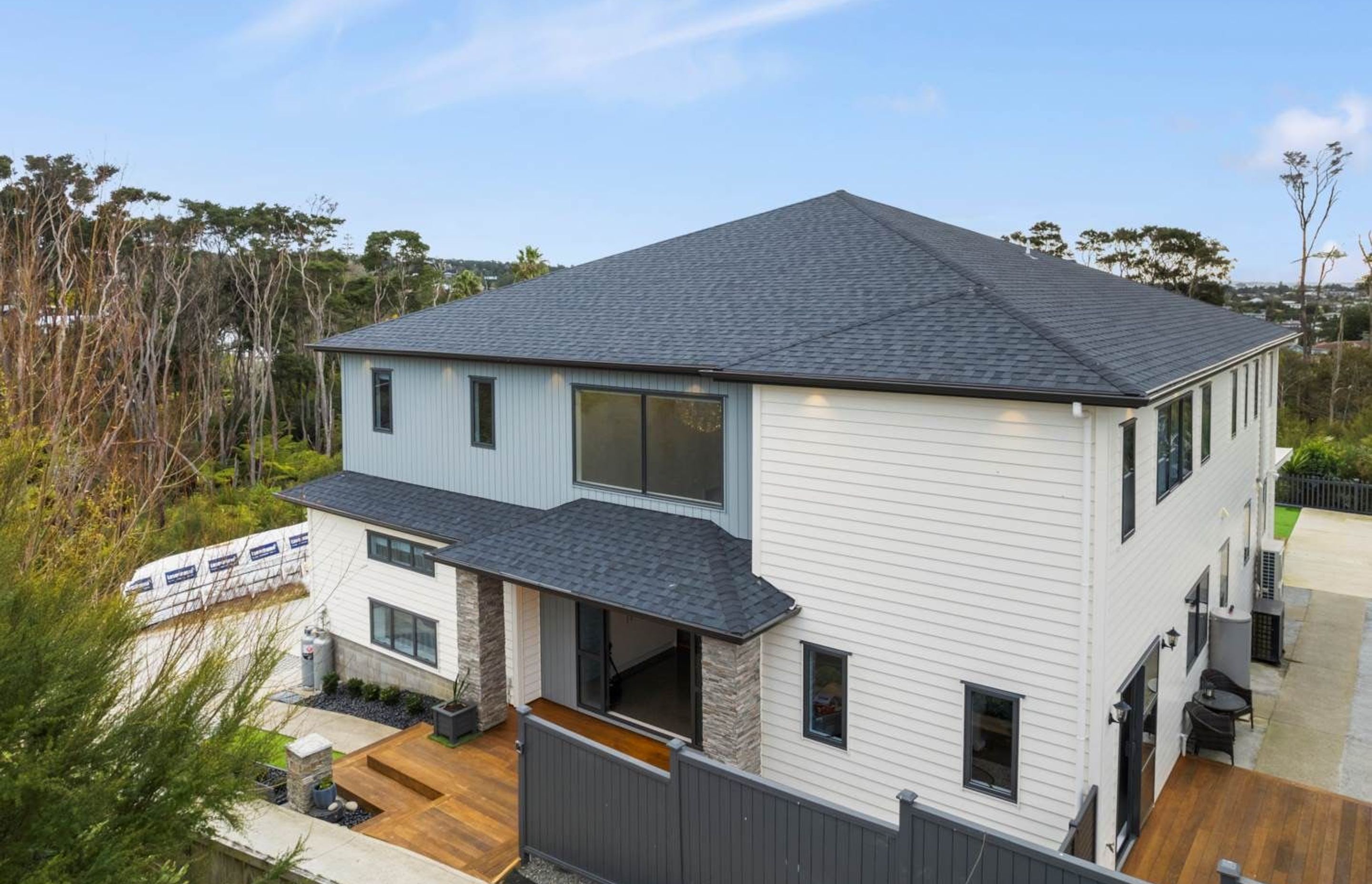 Happeace Lane, Titirangi