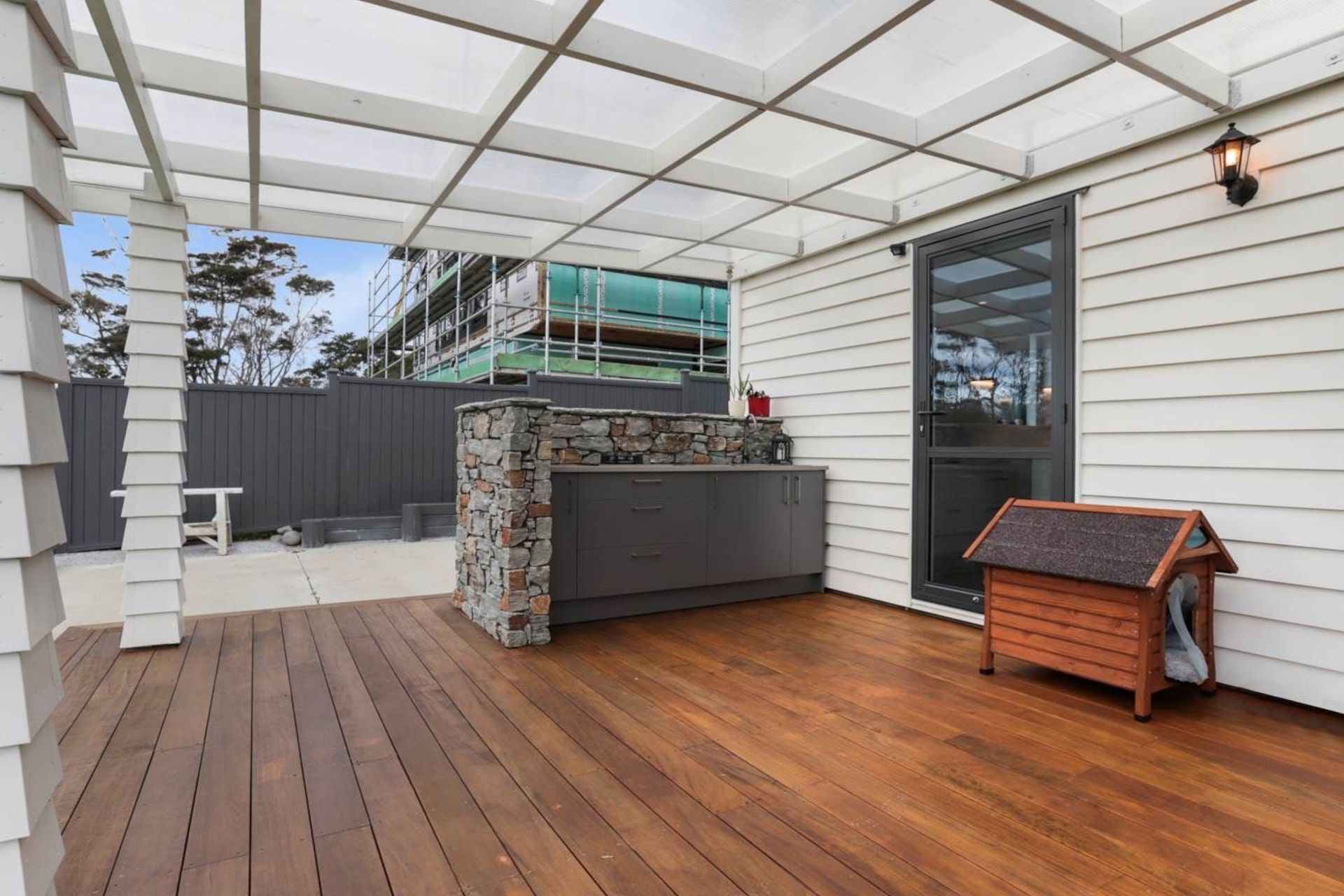 Happeace Lane, Titirangi