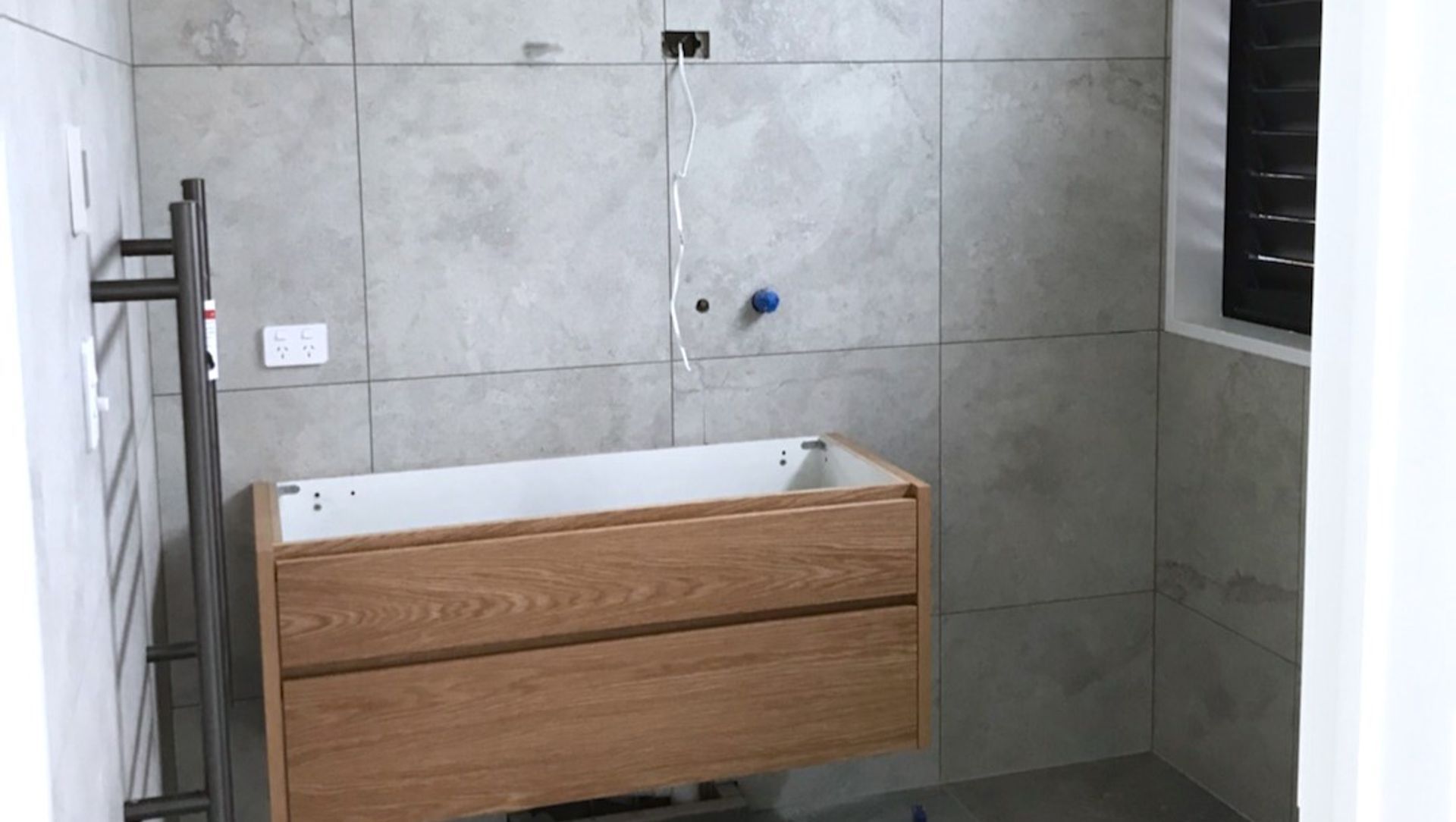 Damn Good Tiling banner