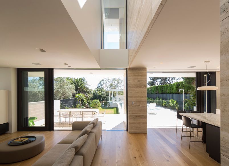 V-House