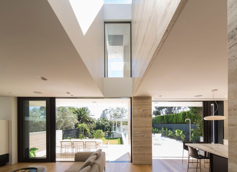 V-House