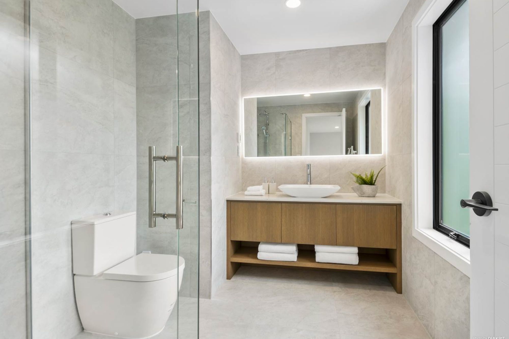 bathroom-2-v6.jpg