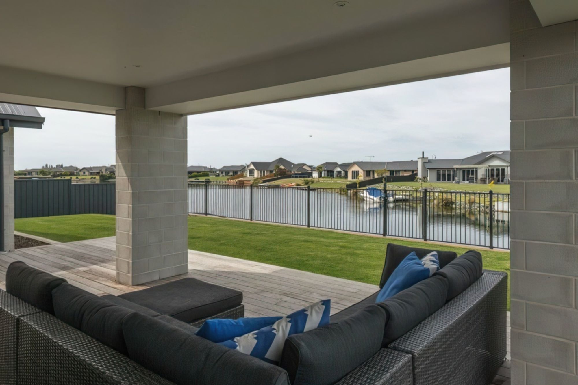 buildmeBonnington-House-06-1024x682-gigapixel-standard-height-927px.jpg