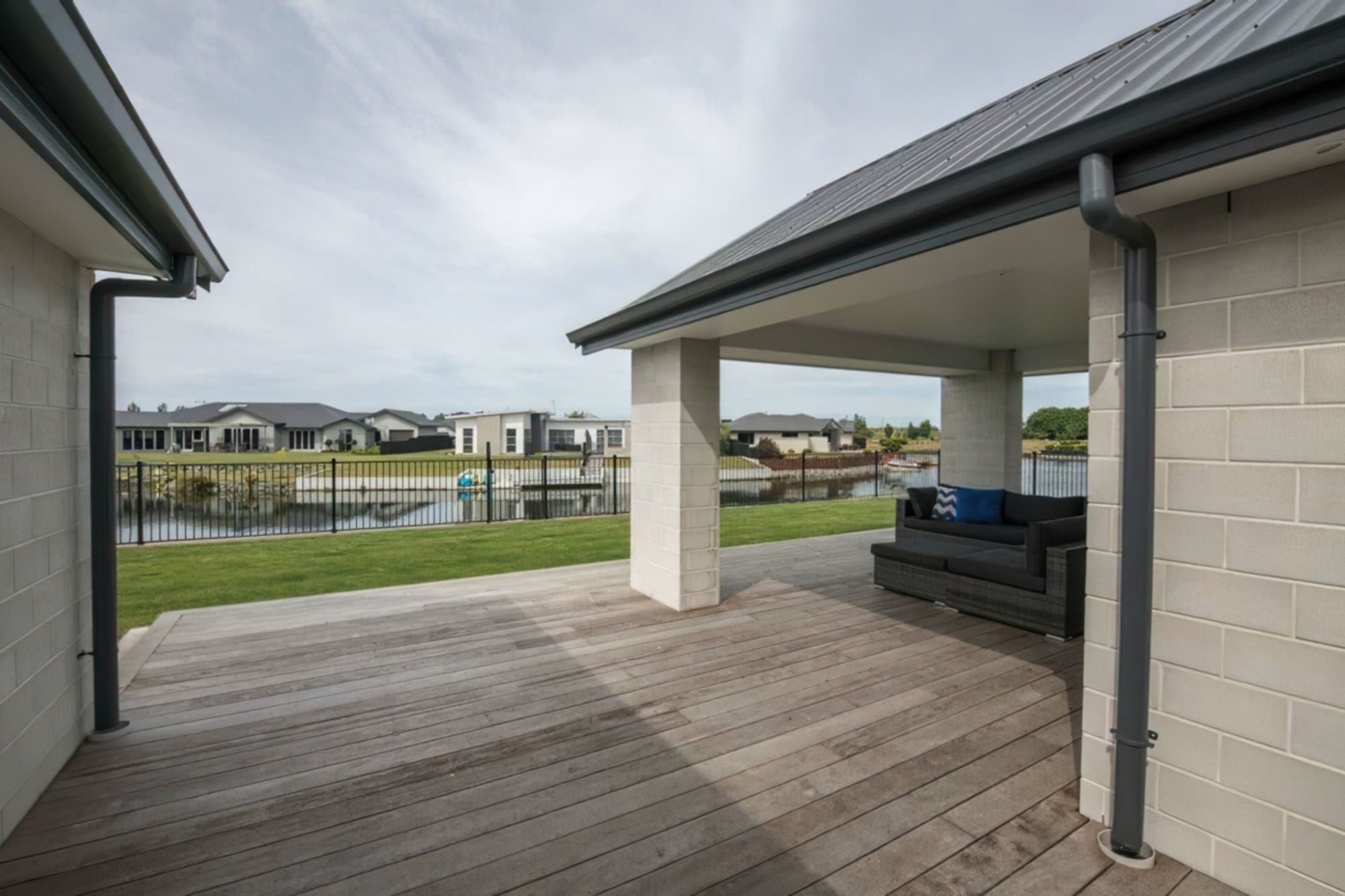 buildmeBonnington-House-09-1024x682-gigapixel-standard-height-927px.jpg
